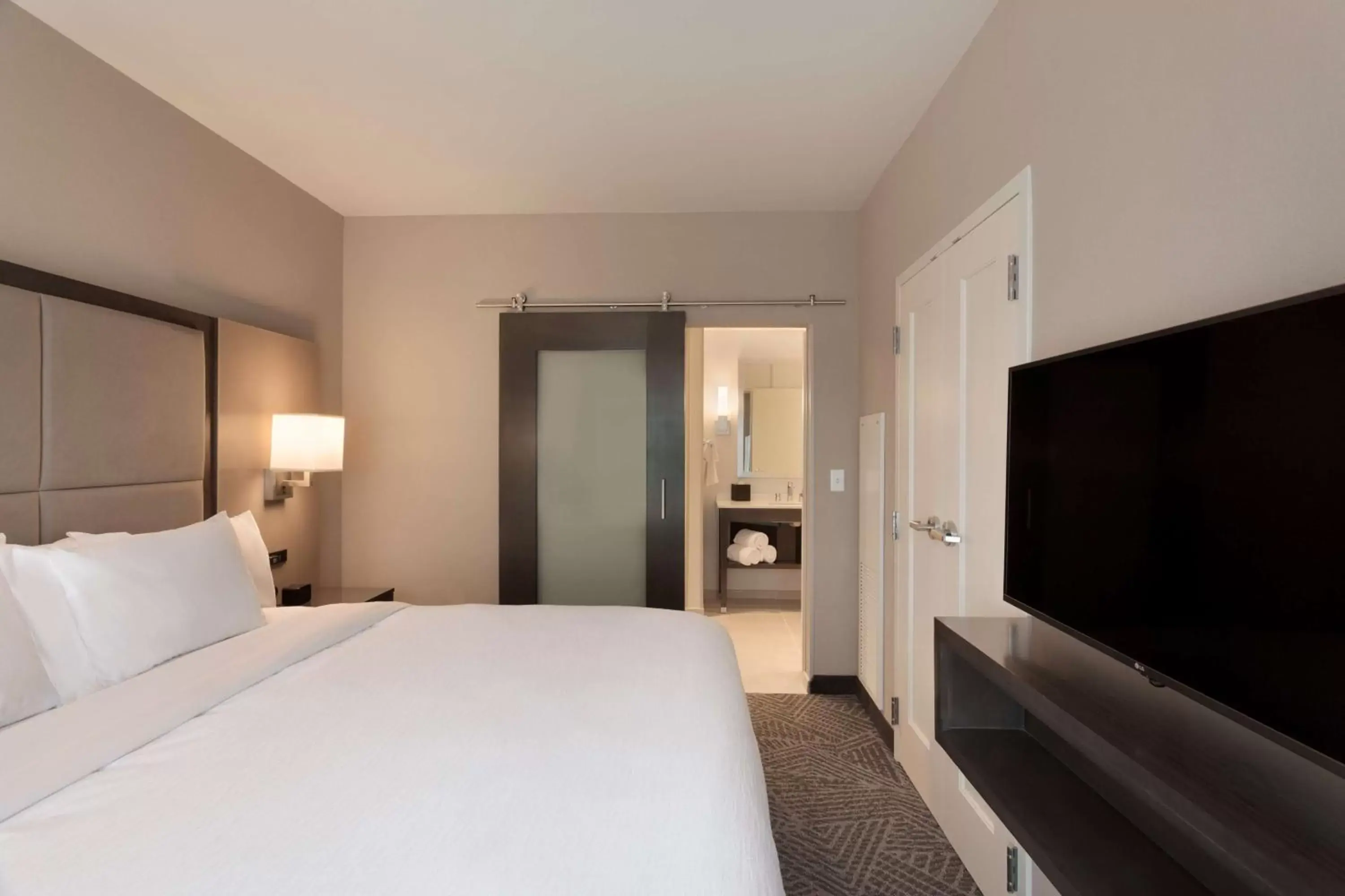 Bed in Embassy Suites by Hilton Kansas City Olathe Bed in Embassy Suites by Hilton Kansas City Olathe