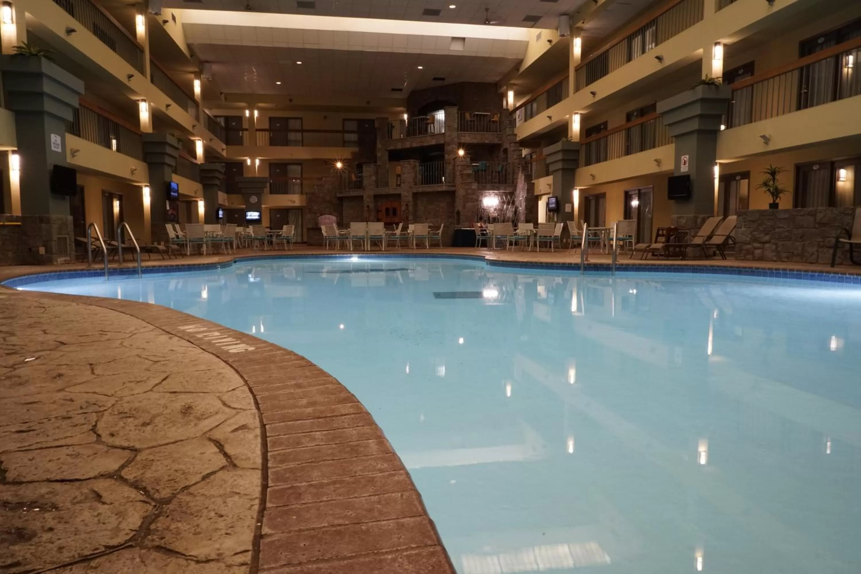 Swimming pool in Baymont by Wyndham Shakopee