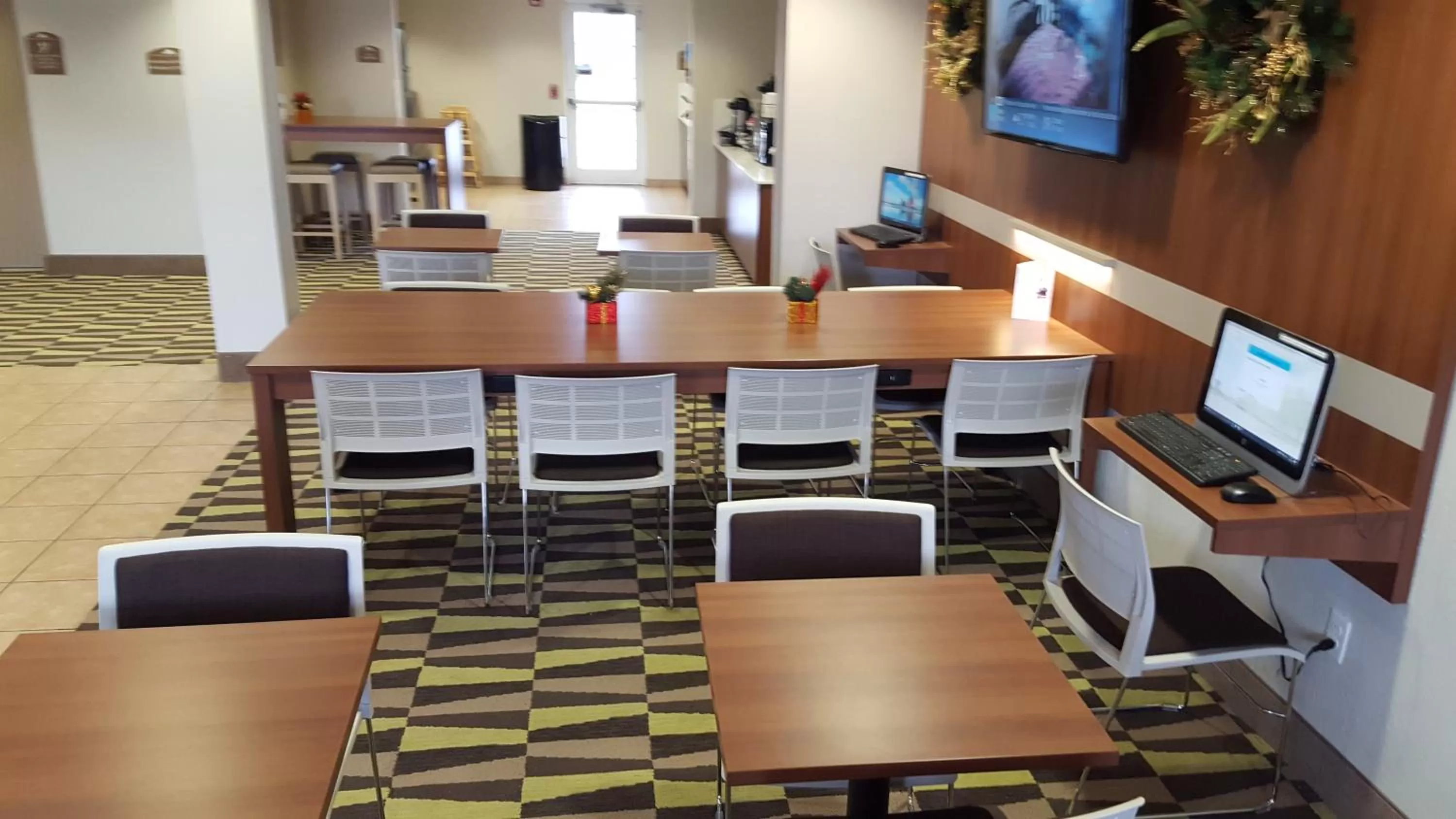 Business facilities in Microtel Inn & Suites by Wyndham Bellevue