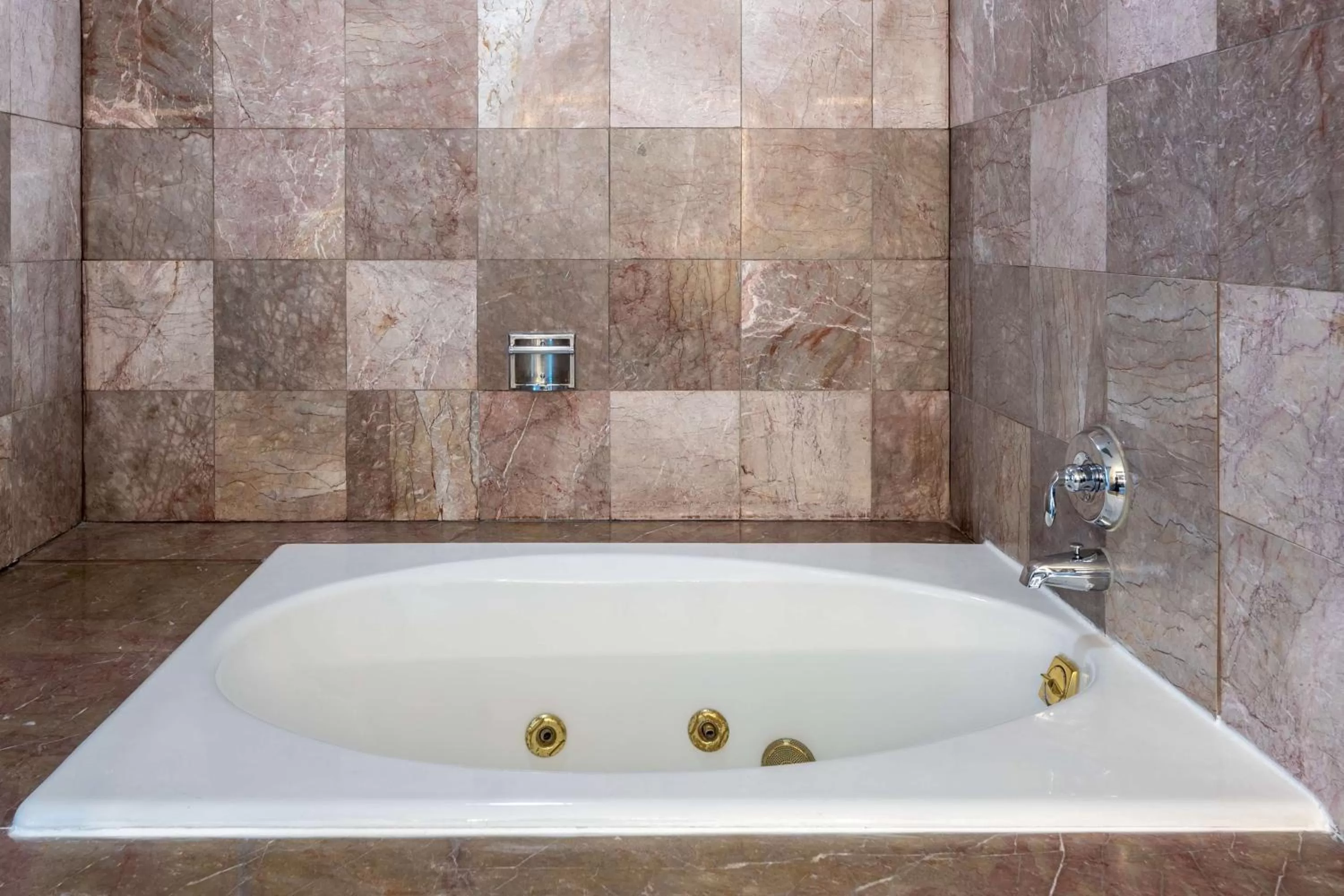 Bathroom in Hilton Alexandria Mark Center