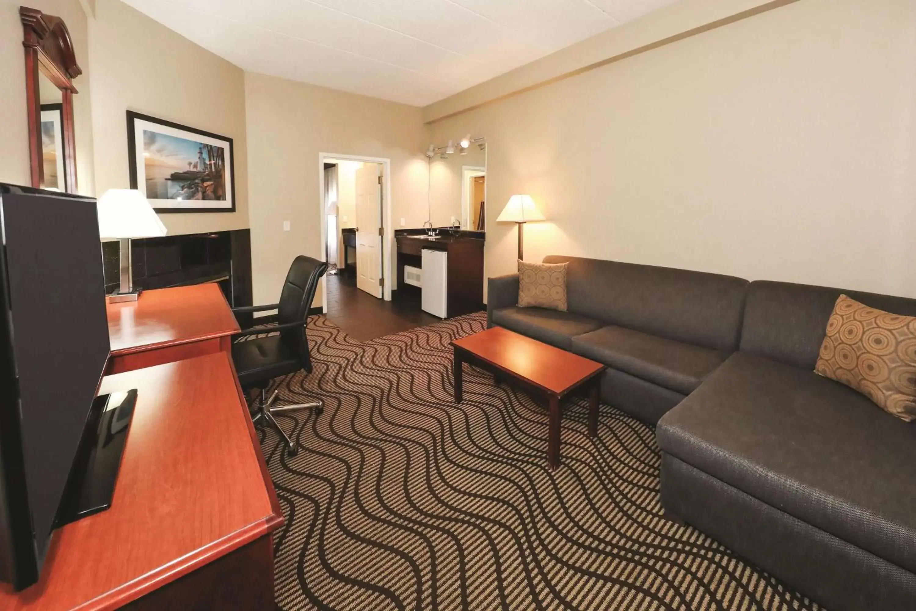 Photo of the whole room, Seating Area in La Quinta Inn by Wyndham Sandusky near Cedar Point
