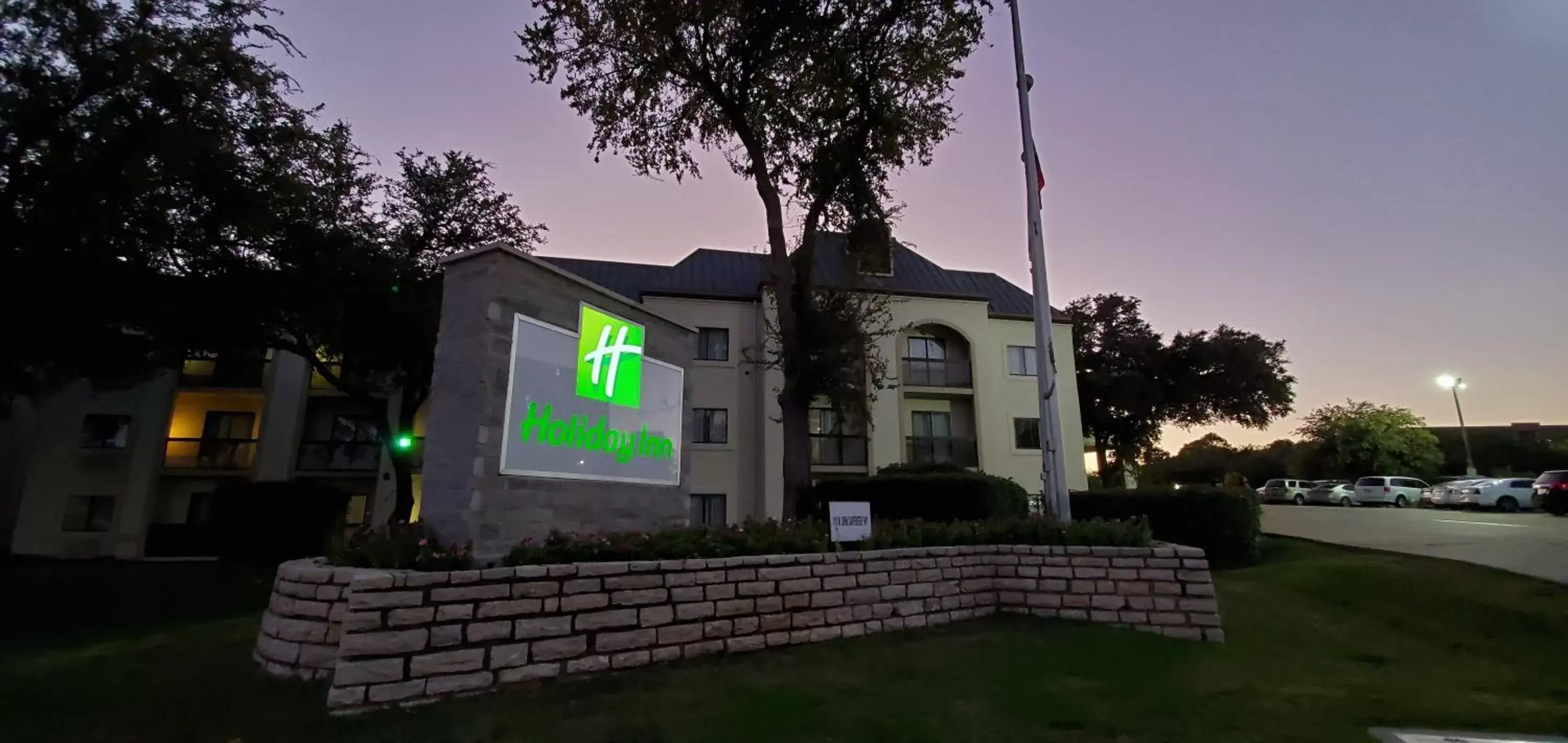 Property Building in Holiday Inn Irving Las Colinas, an IHG Hotel