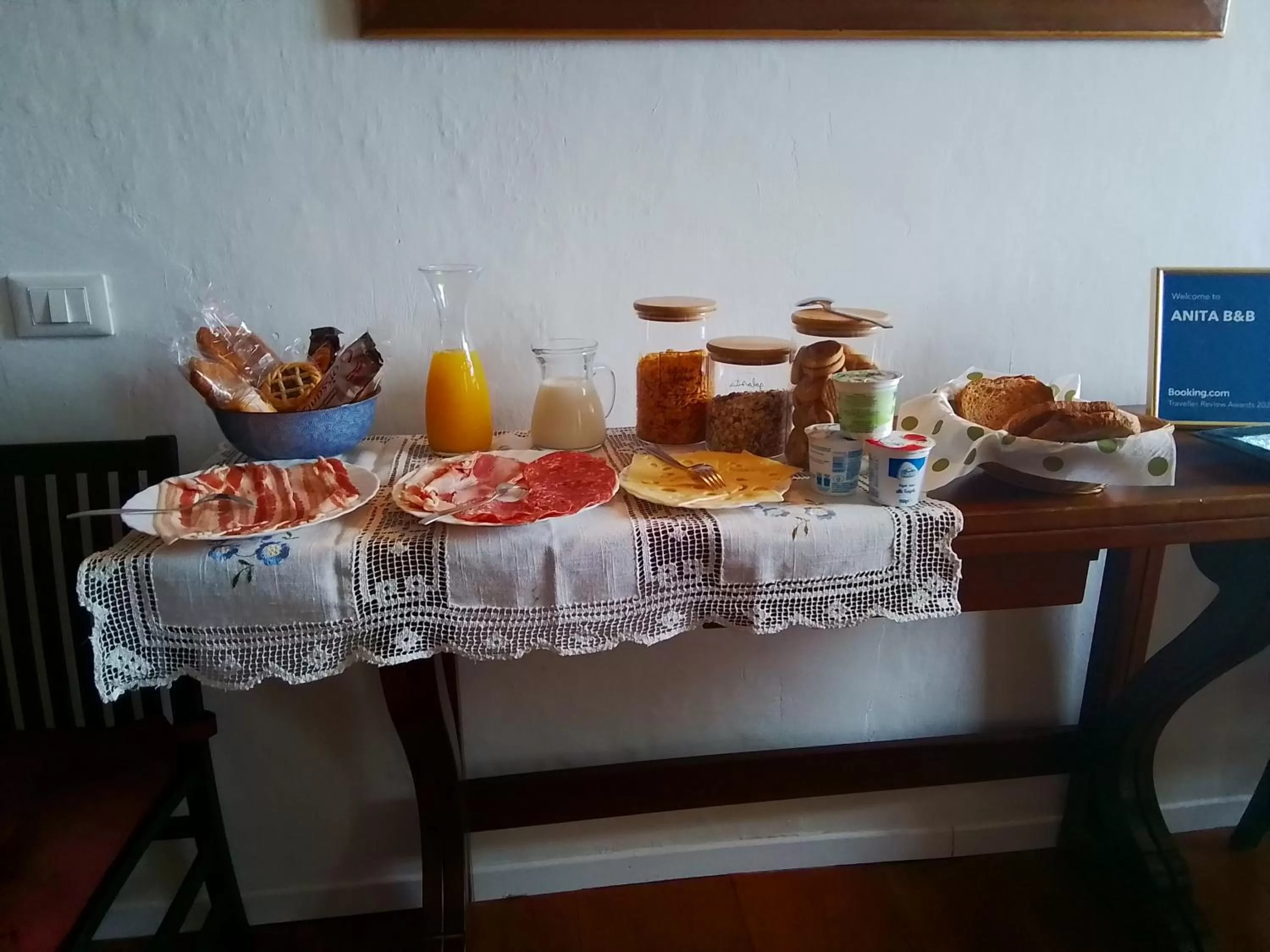 Breakfast in ANITA B&B