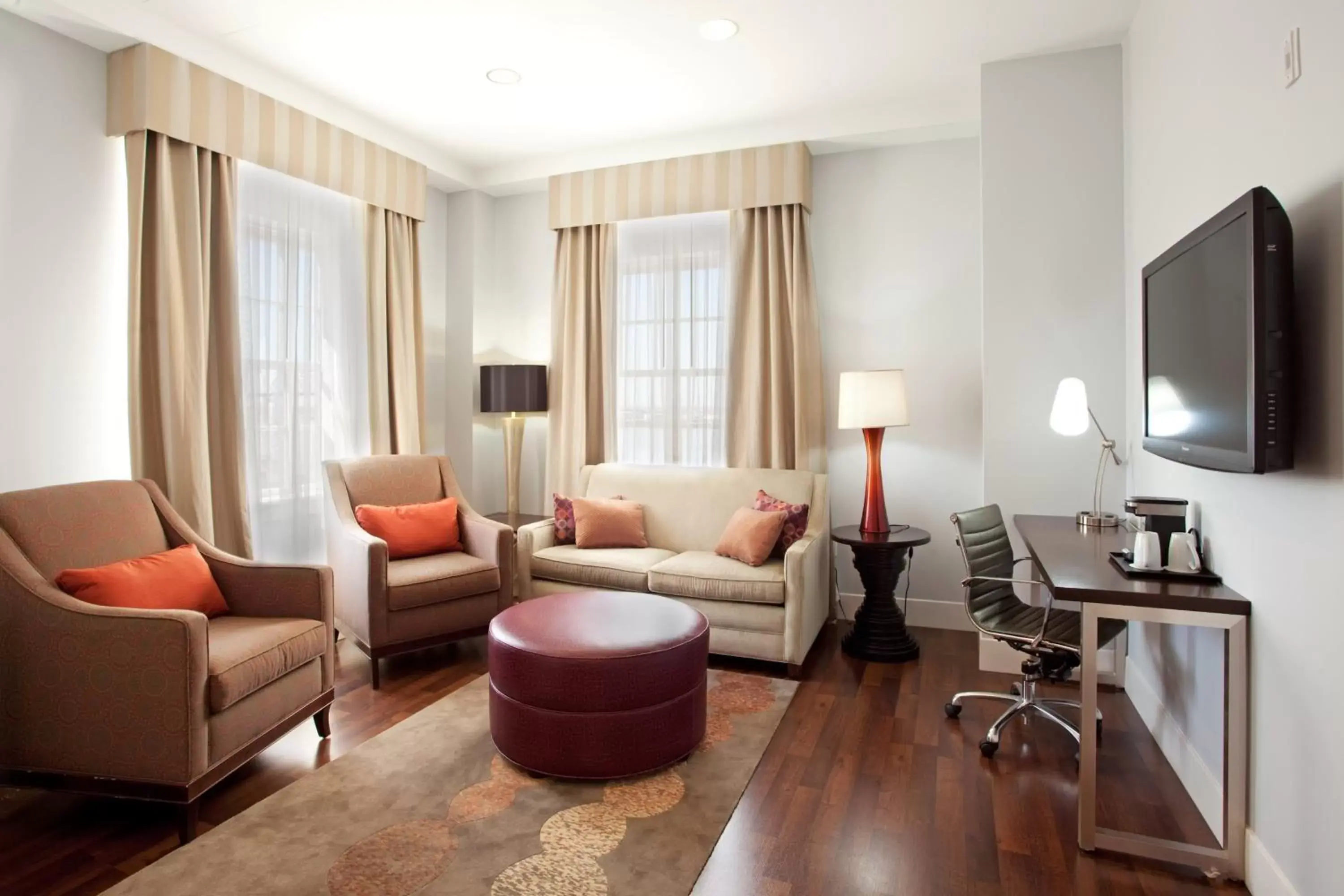 Bedroom, Seating Area in Hotel Indigo Baton Rouge Downtown, an IHG Hotel