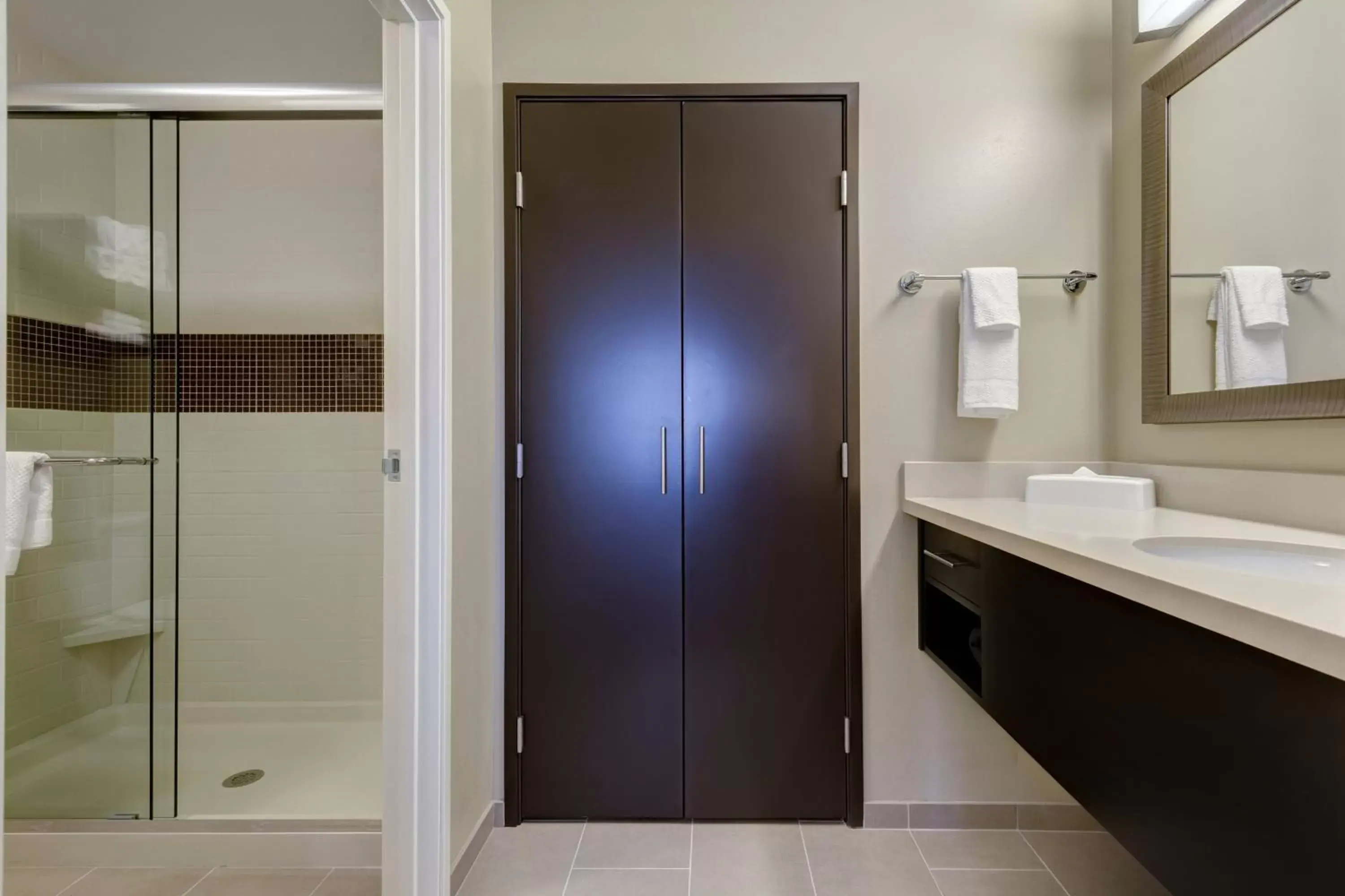 Photo of the whole room, Bathroom in Staybridge Suites St Louis - Westport, an IHG hotel