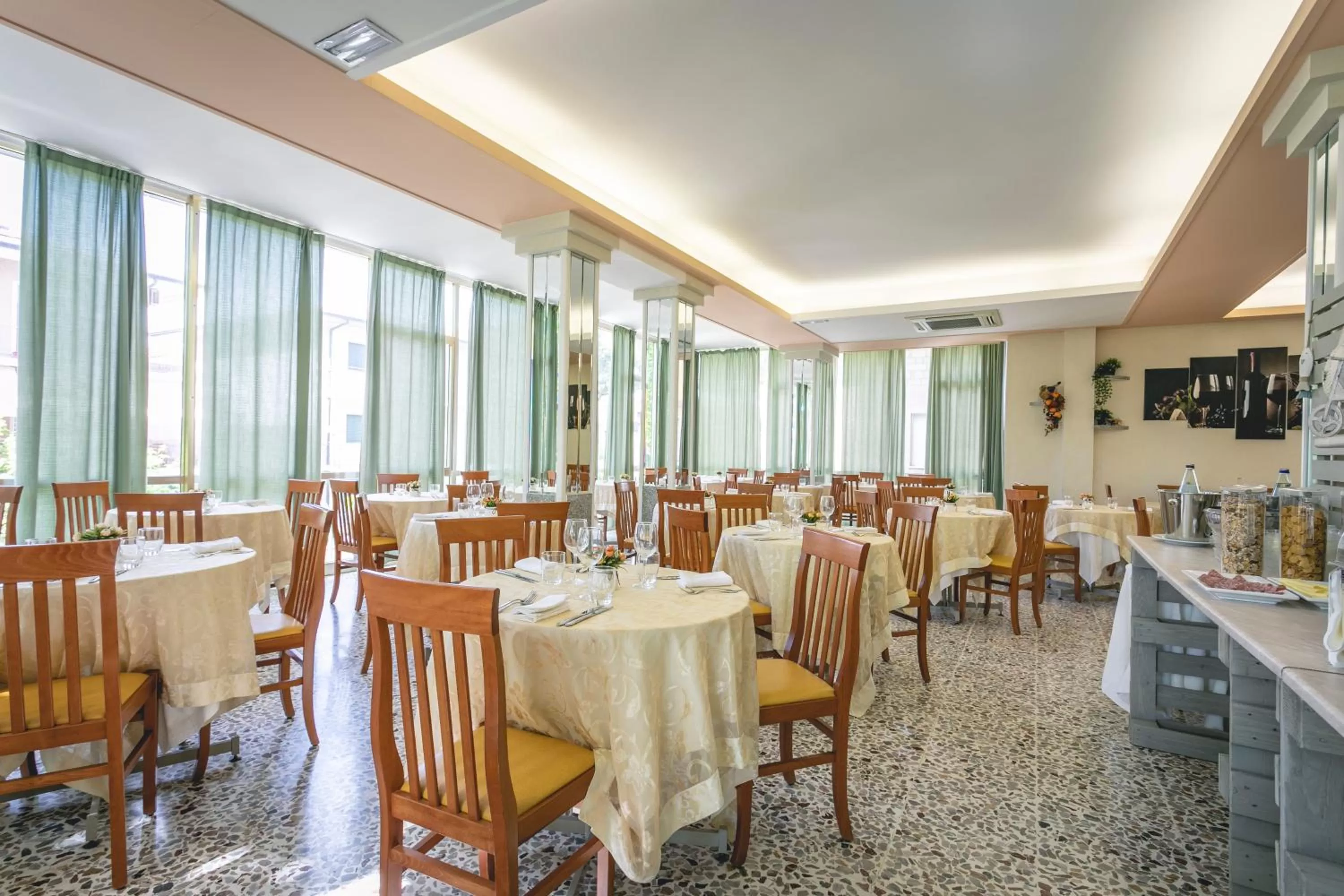 Restaurant/places to eat in Hotel del Falco