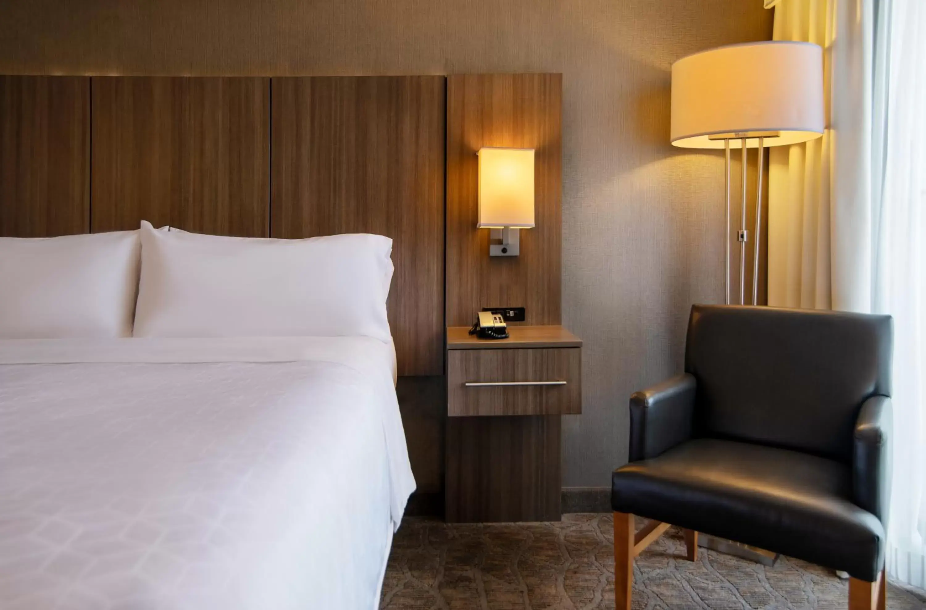 Bedroom, Bed in Holiday Inn Nashville Vanderbilt, an IHG Hotel