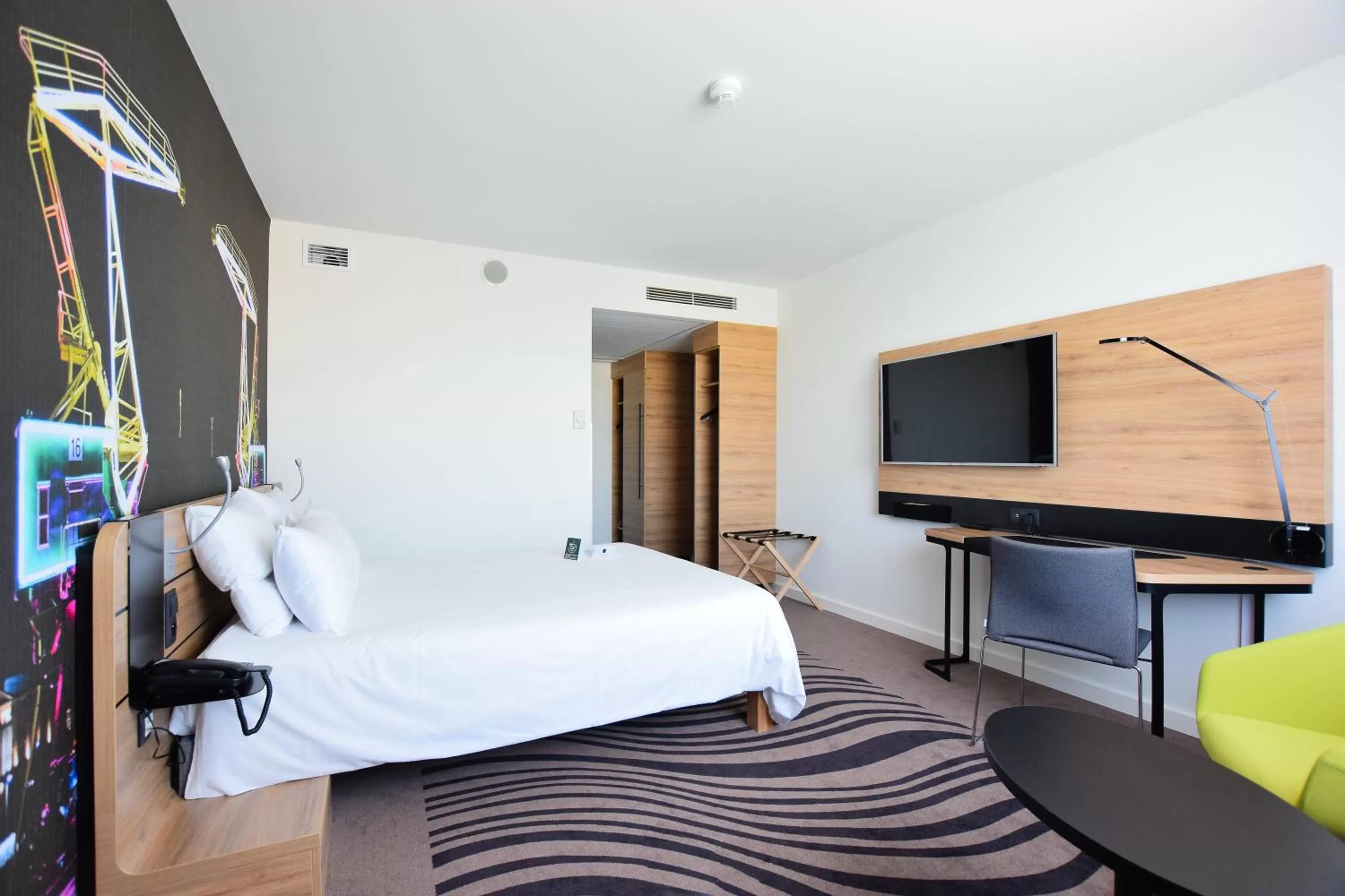 Bed in Novotel Szczecin Centrum