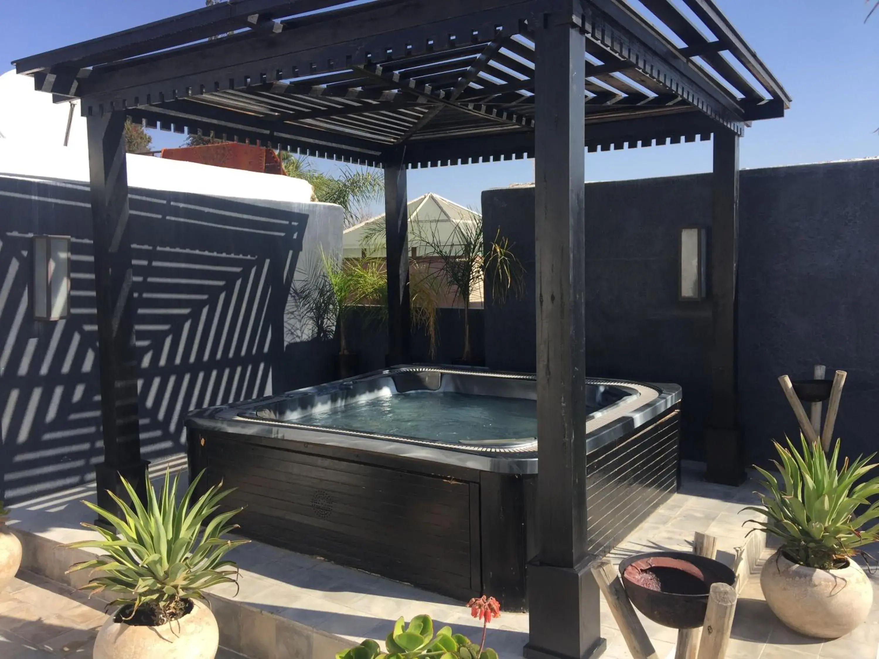 Hot Tub, Swimming Pool in Riad Villa Weng & Spa