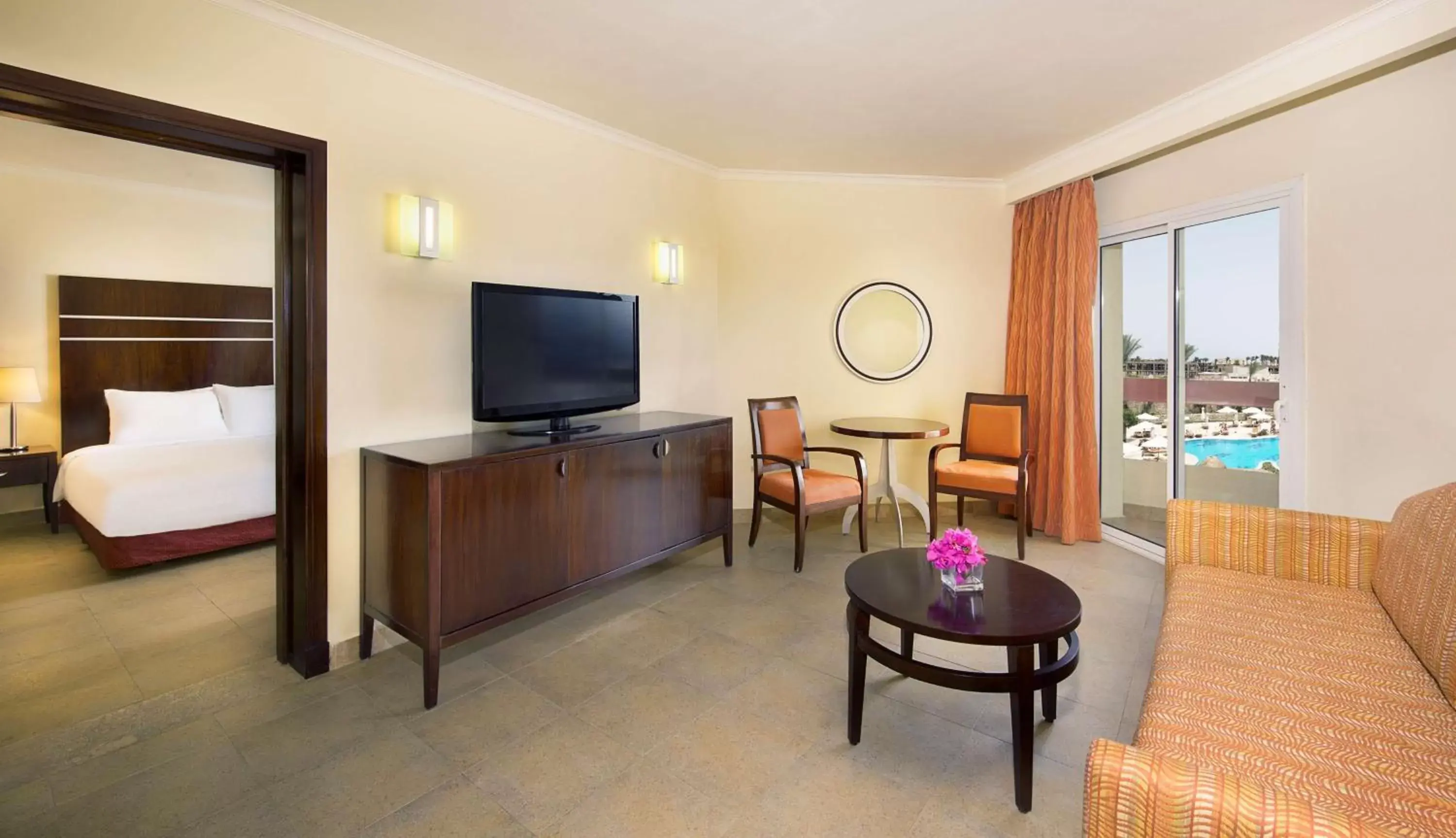 Living room, TV/Entertainment Center in DoubleTree by Hilton Sharks Bay Resort