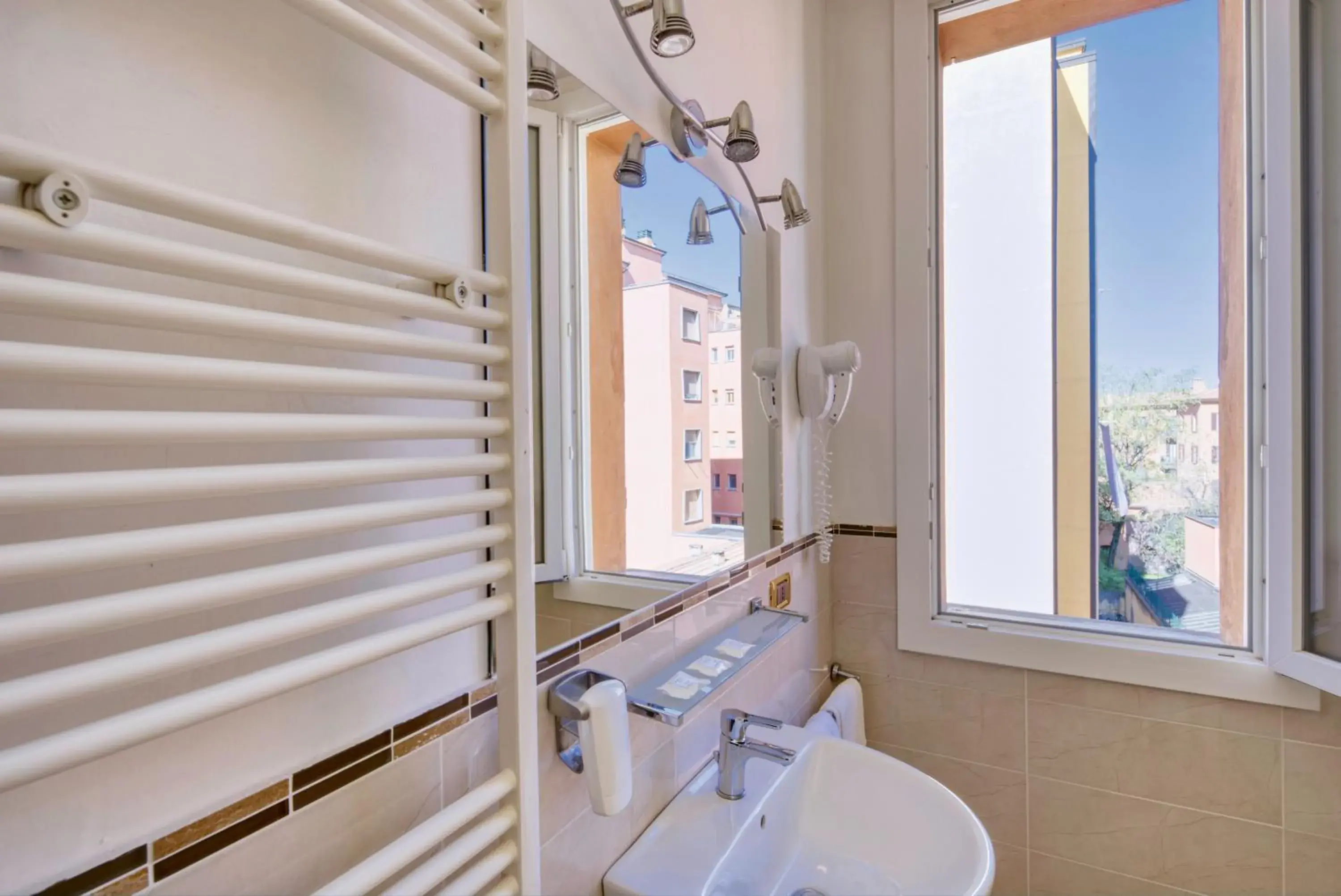 Bathroom in Hotel Astoria