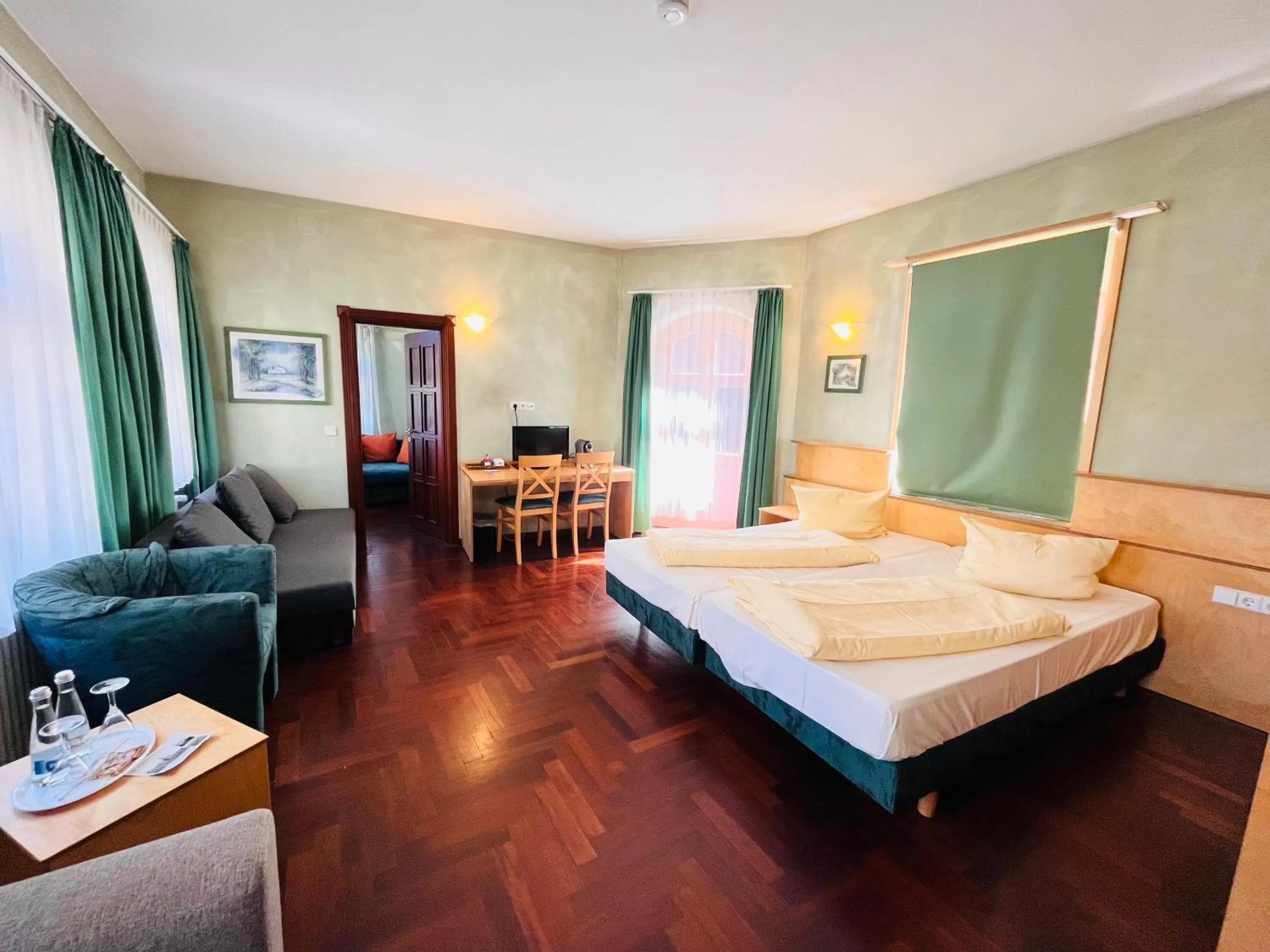 Photo of the whole room, Bed in Hotel Hoepfner Burghof