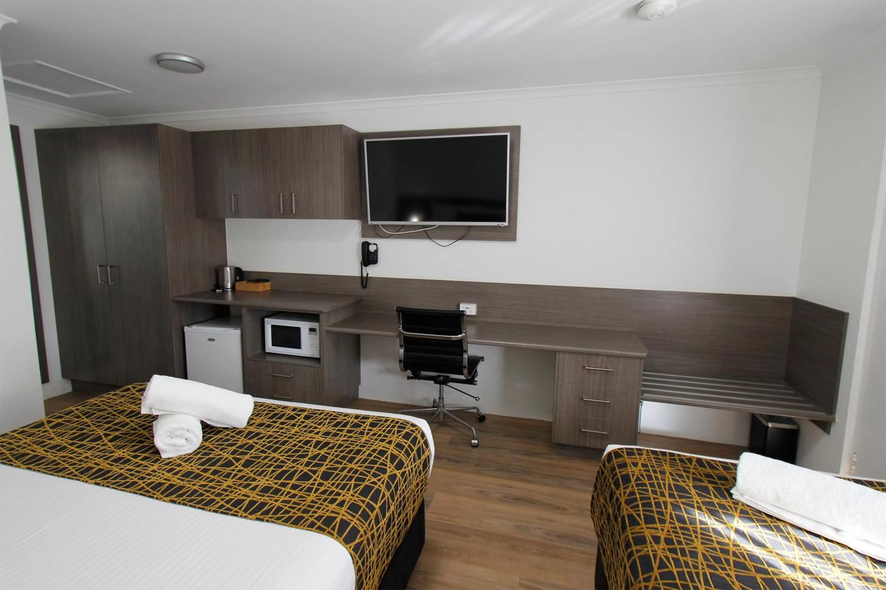 Photo of the whole room, Bed in The Stirling Motel