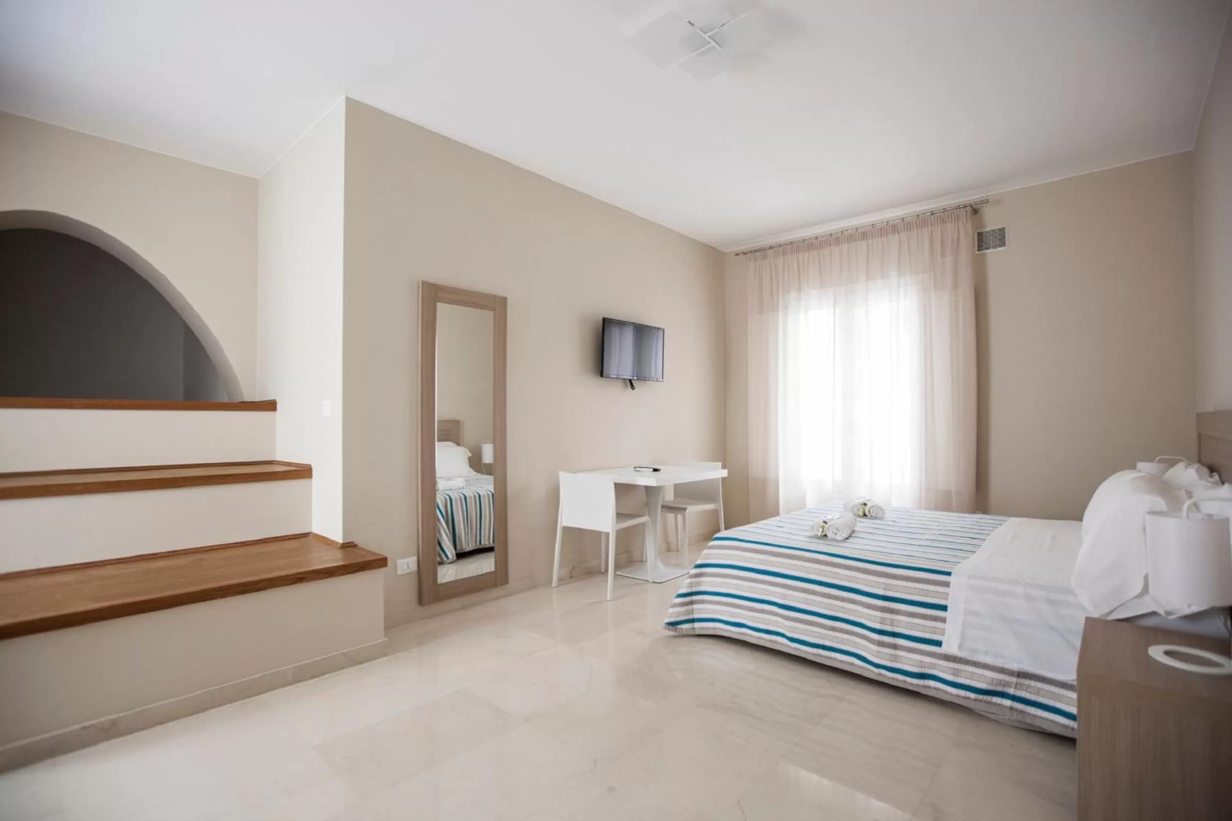 Photo of the whole room, Bed in Central Gallery Rooms- Palazzo D'Ali' Staiti XIX