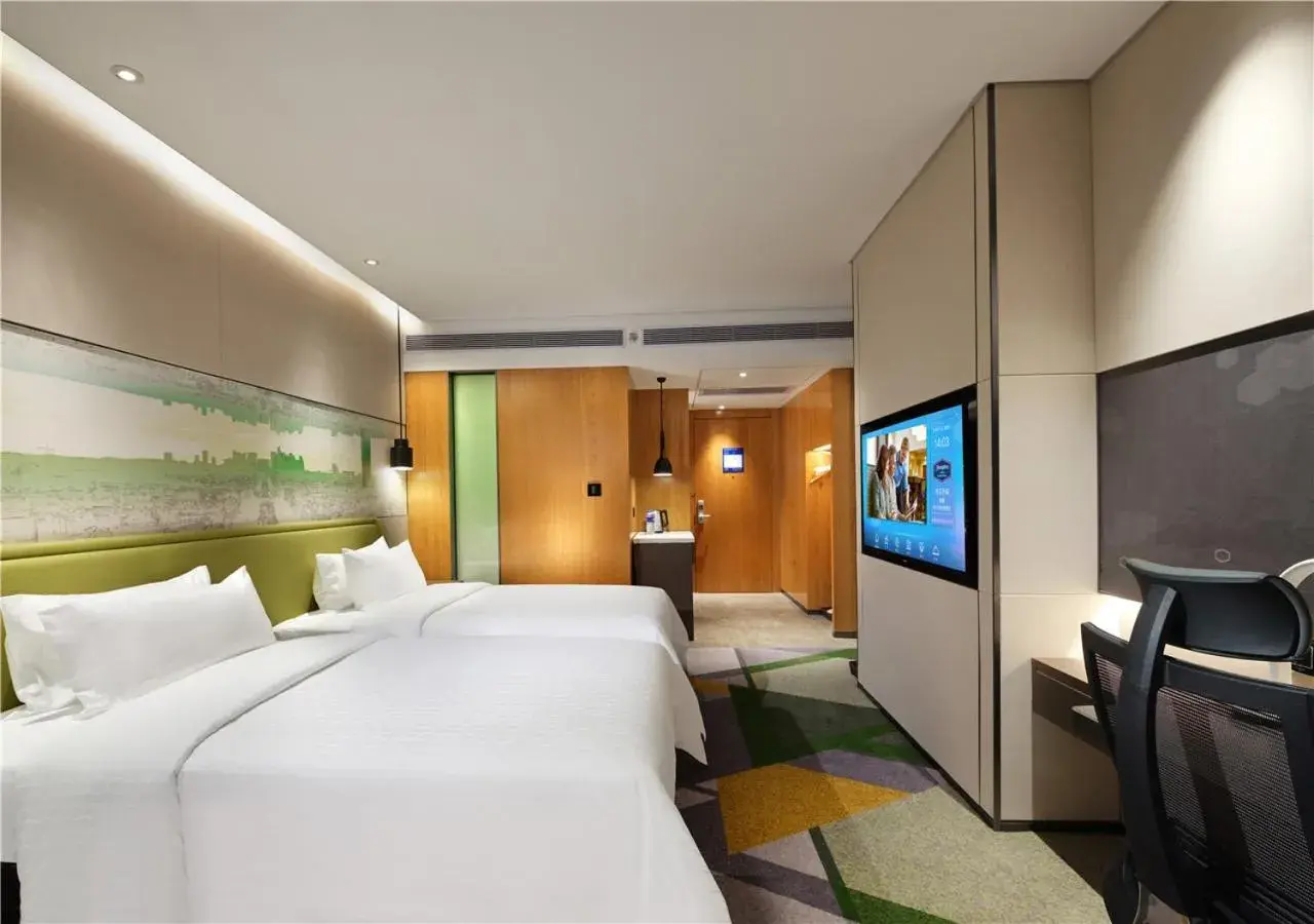 Bed in Hampton by Hilton Guangzhou Tianhe Sports Center