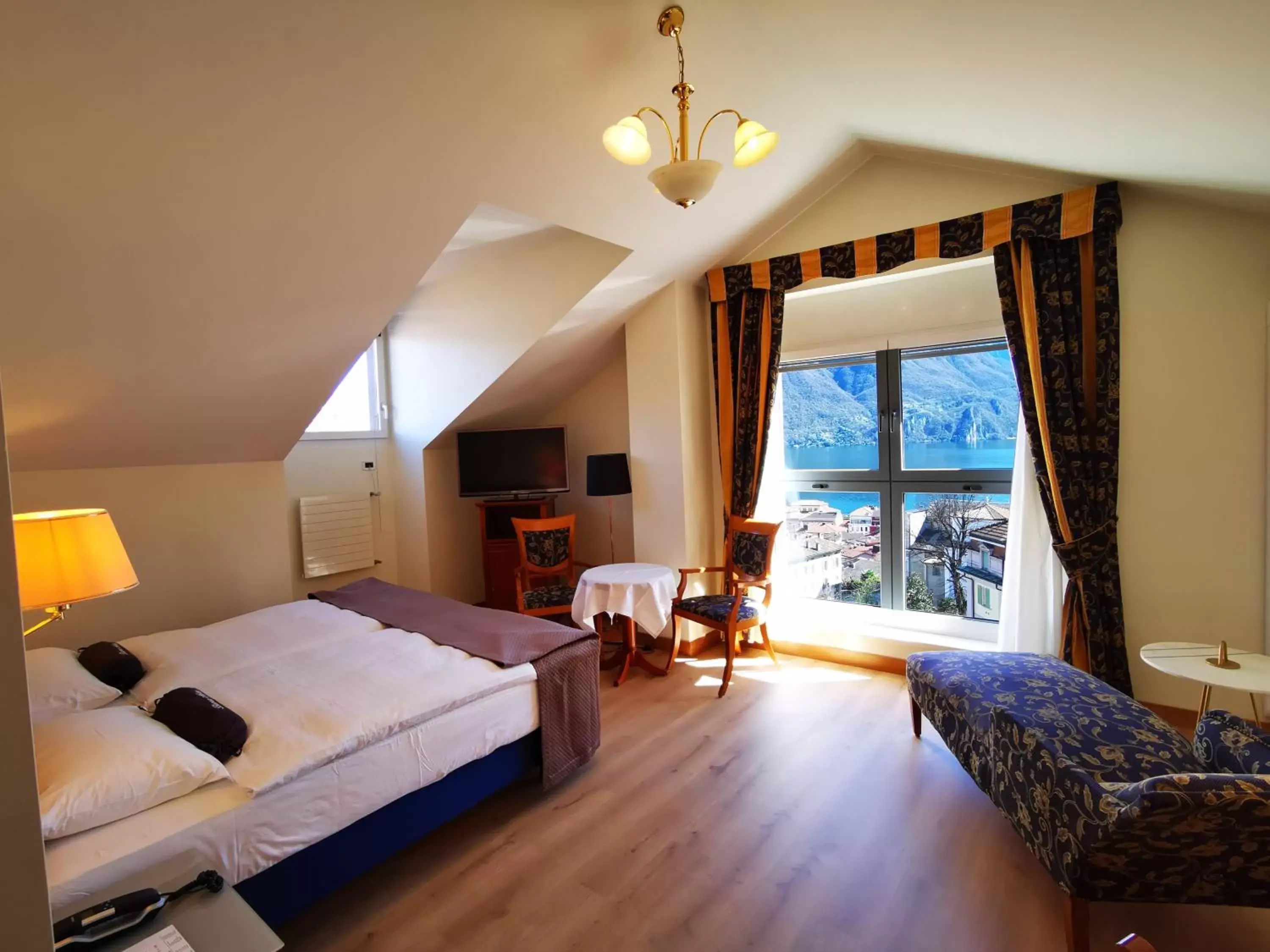 Twin Room with Lake View in Hotel Federale