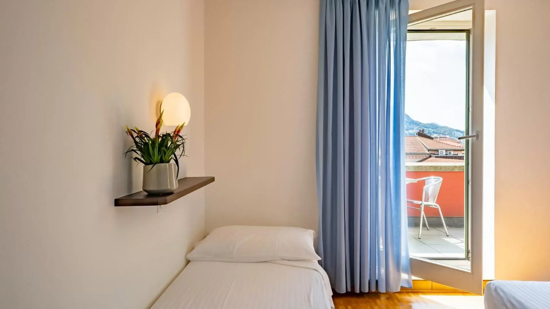 Bedroom, Bed in Hotel Pestalozzi Lugano