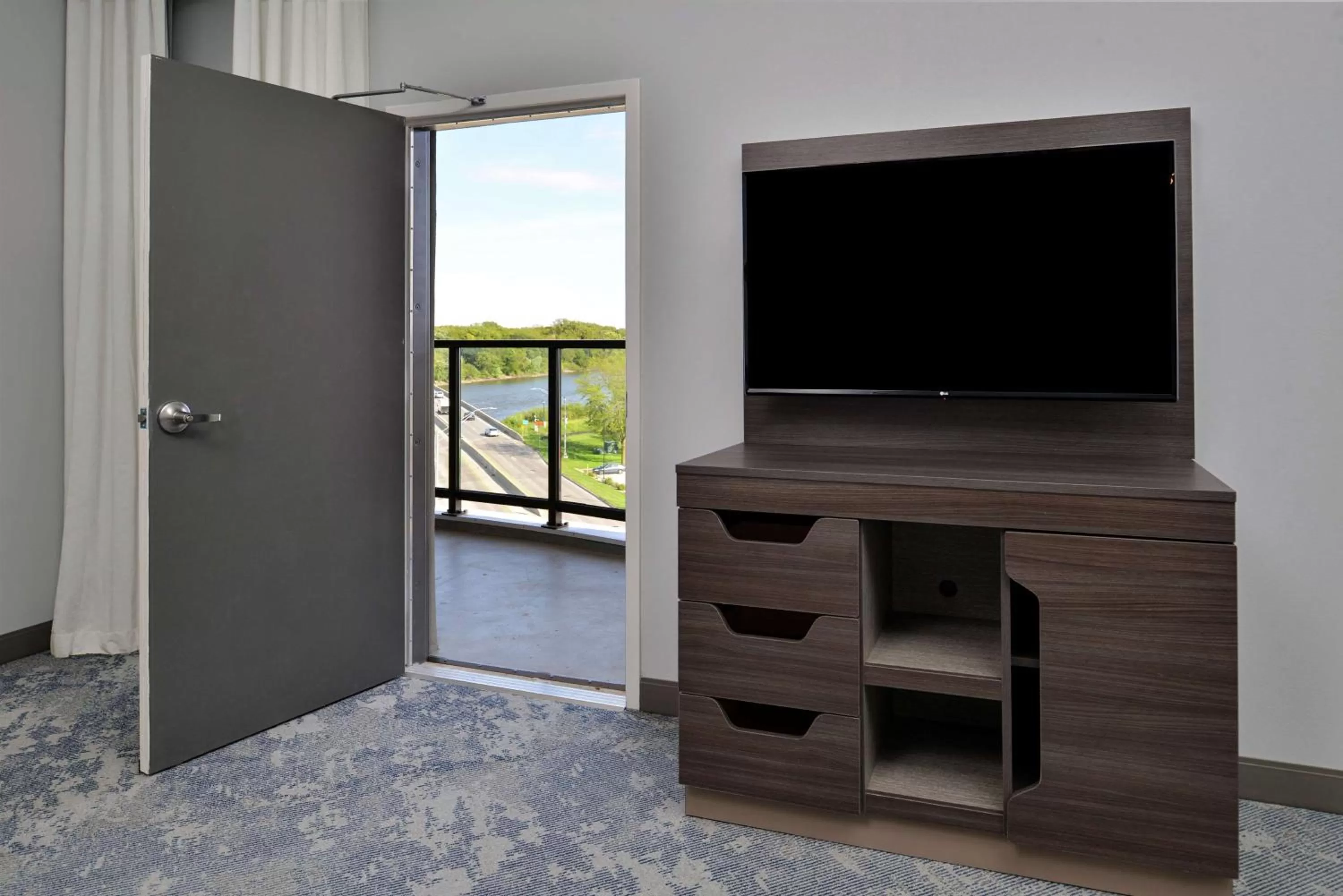 Bedroom in Hampton Inn Cedar Falls Downtown, Ia