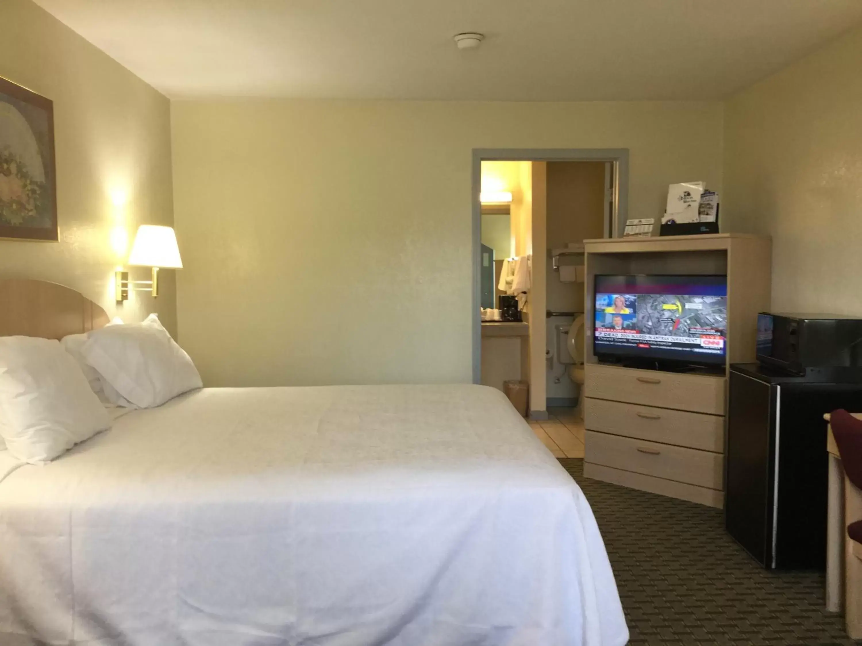 Property building, Room Photo in Americas Best Value Inn Cabot