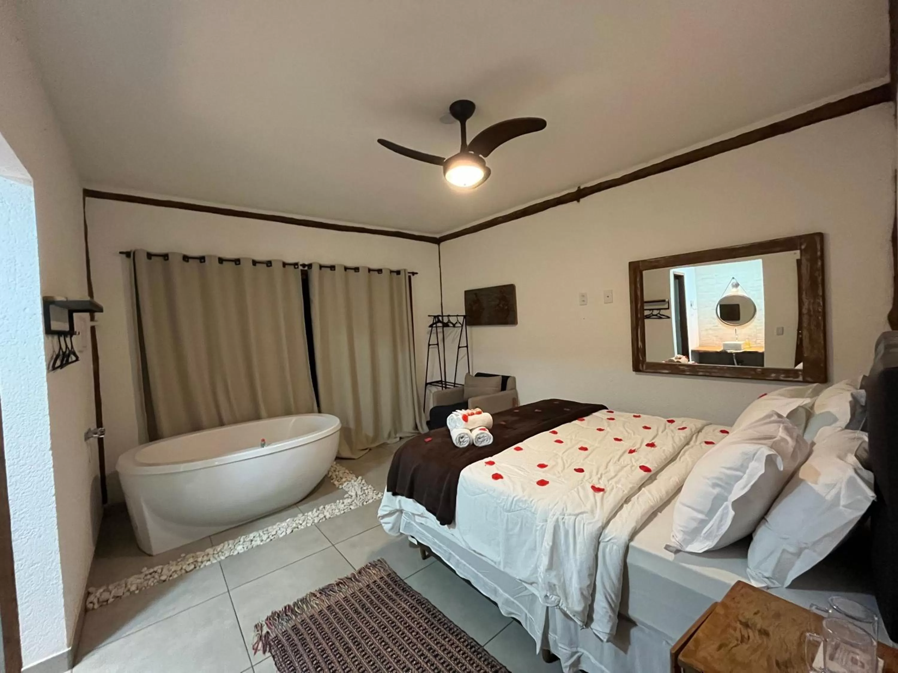 Bath, Bed in A Mi Manera Pousada , cerveja própria e Bistrô !