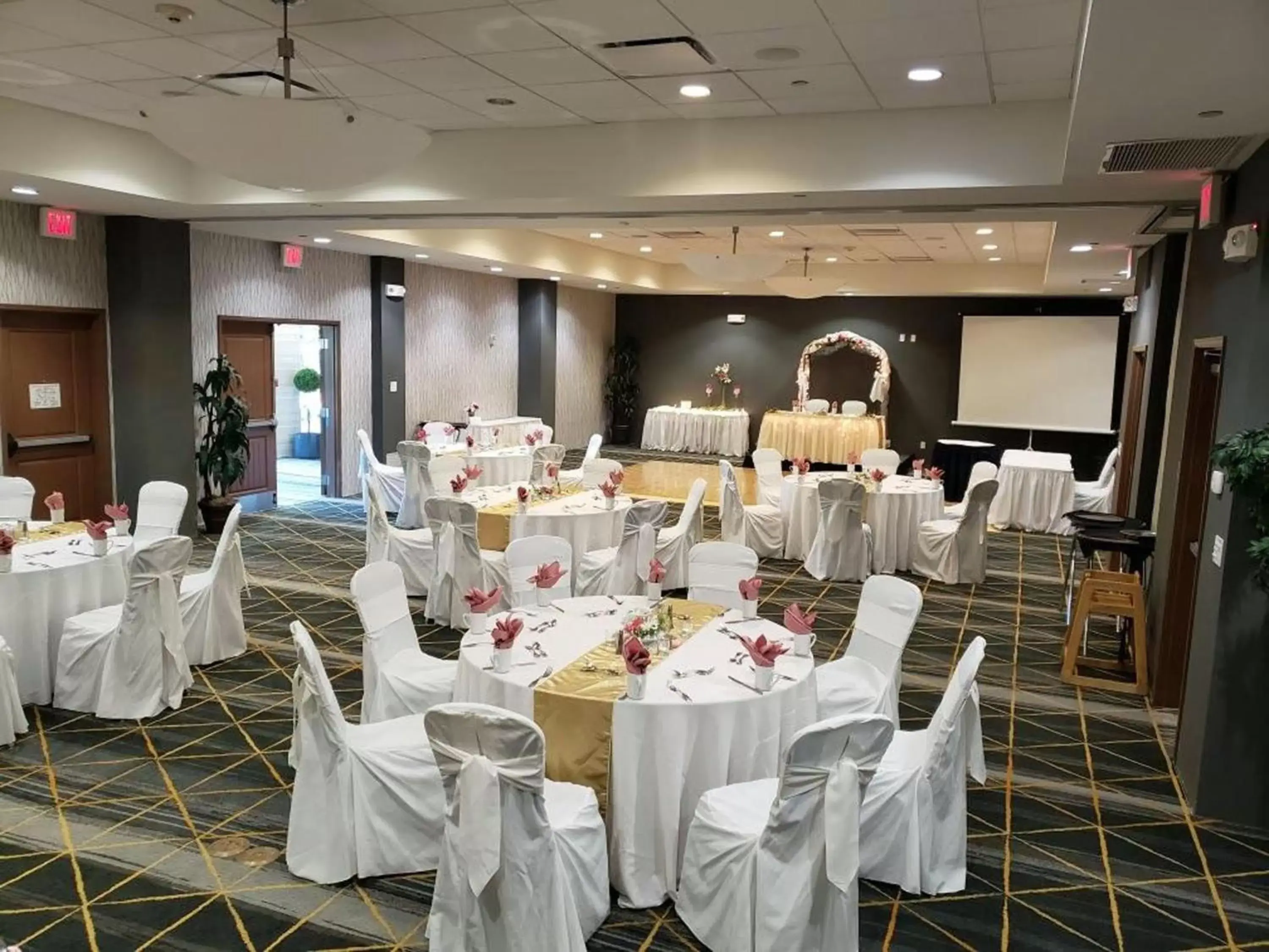 Restaurant/places to eat, Banquet Facilities in Holiday Inn Phoenix Airport, an IHG Hotel