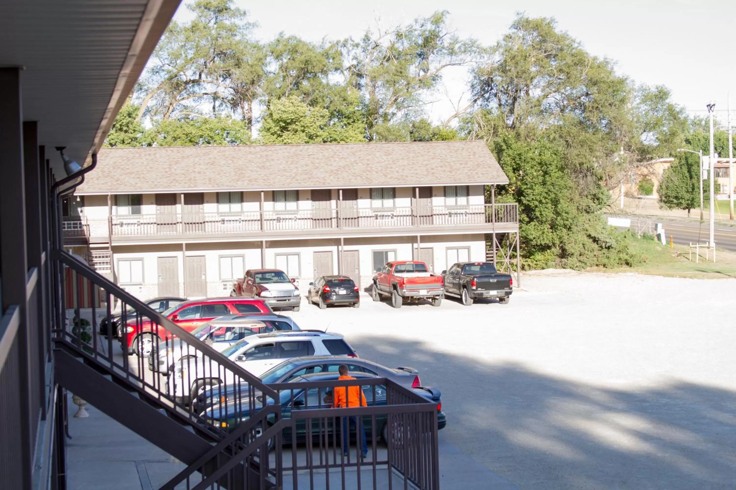 Property building in Cottonwood Inn & Suites