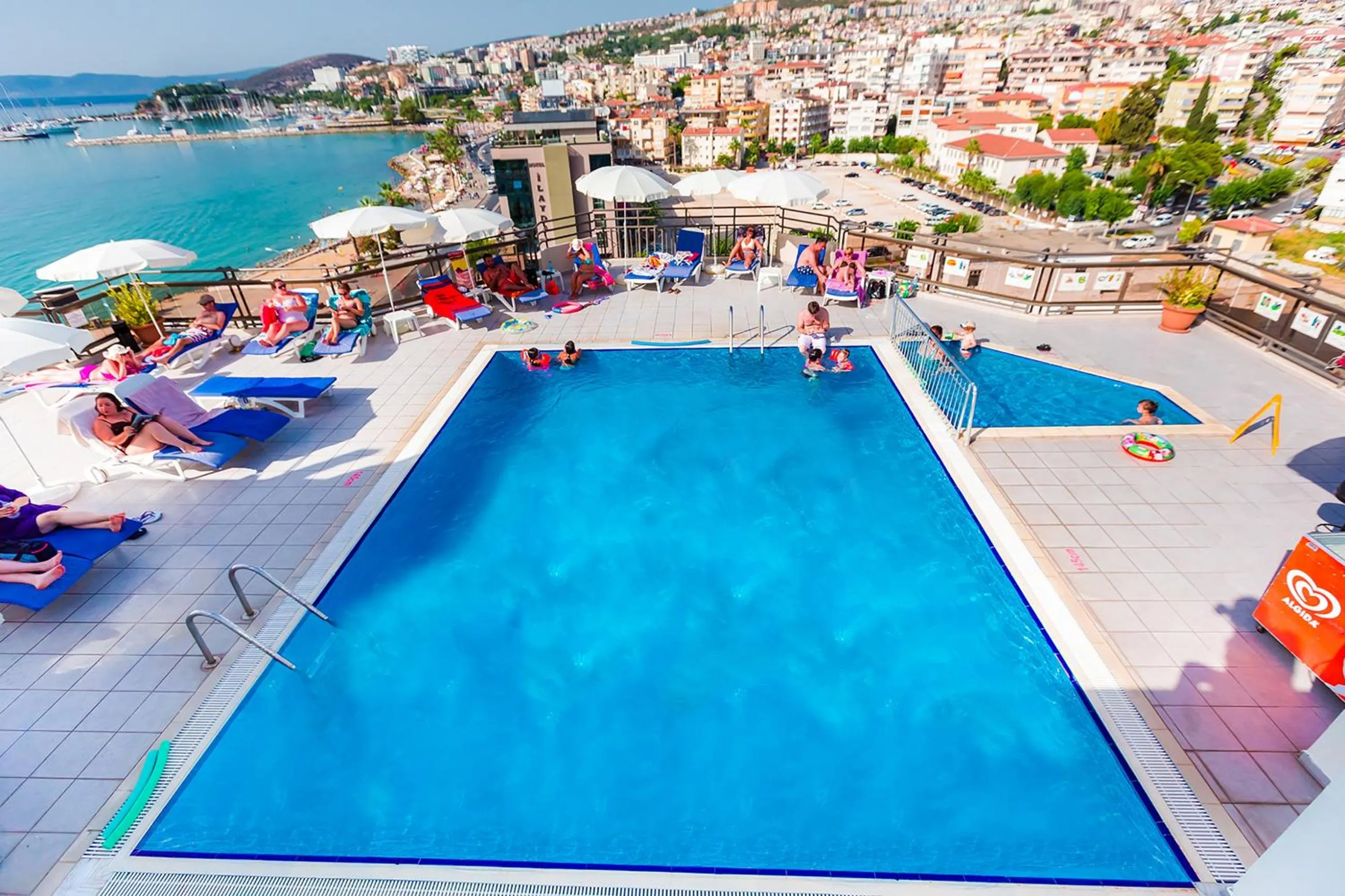 Swimming pool in Derici Hotel