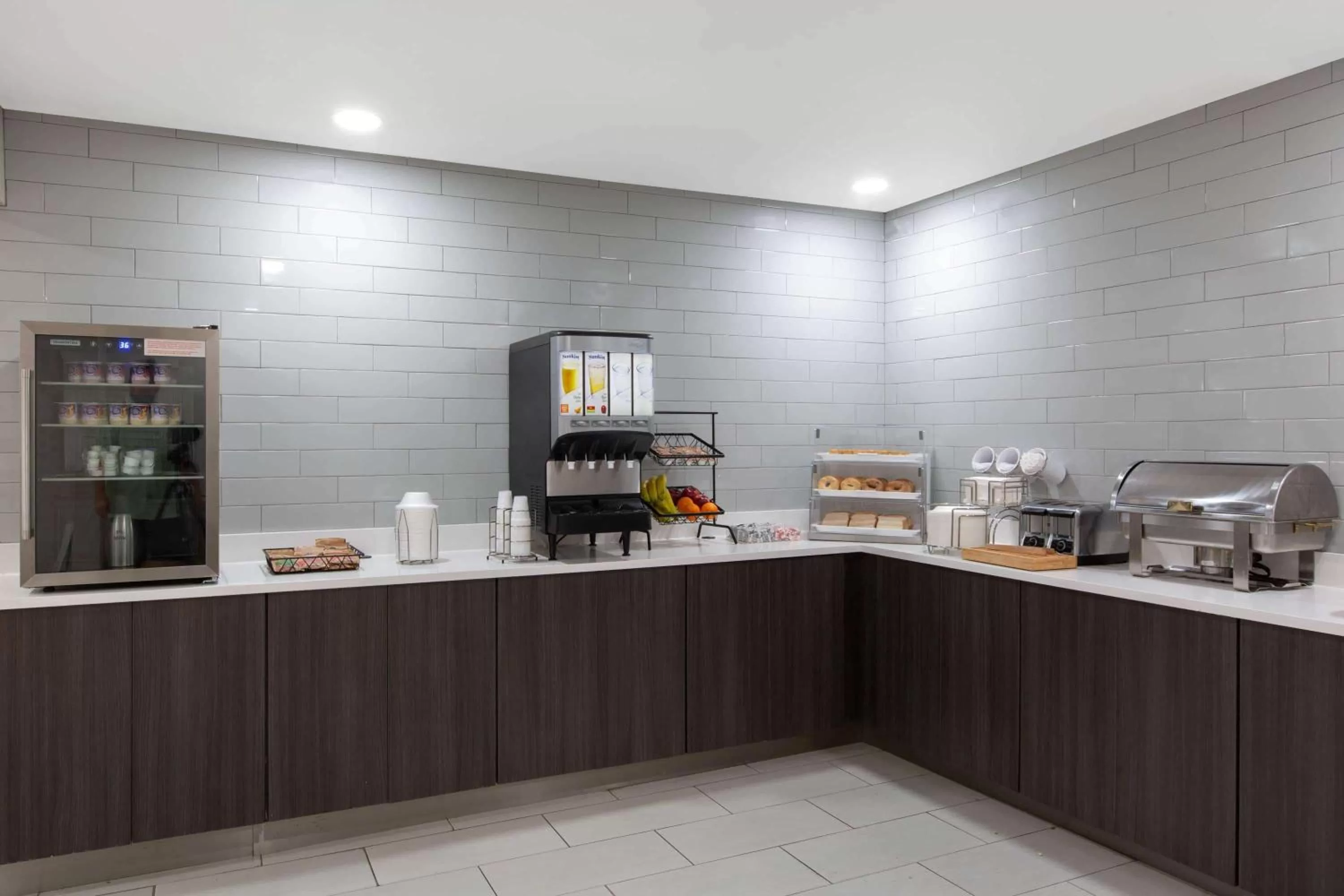 Restaurant/places to eat in La Quinta by Wyndham Blue Springs