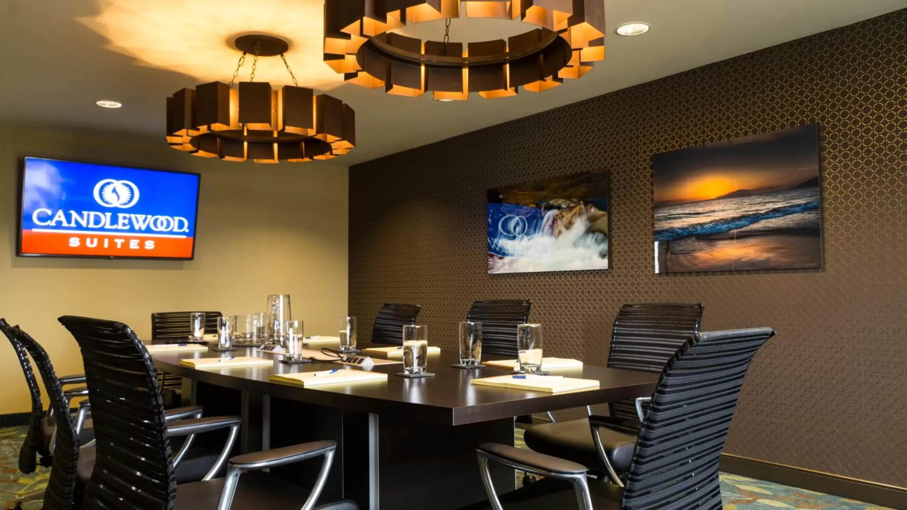 Meeting/conference room, Restaurant/Places to Eat in Candlewood Suites Vancouver/Camas, an IHG Hotel