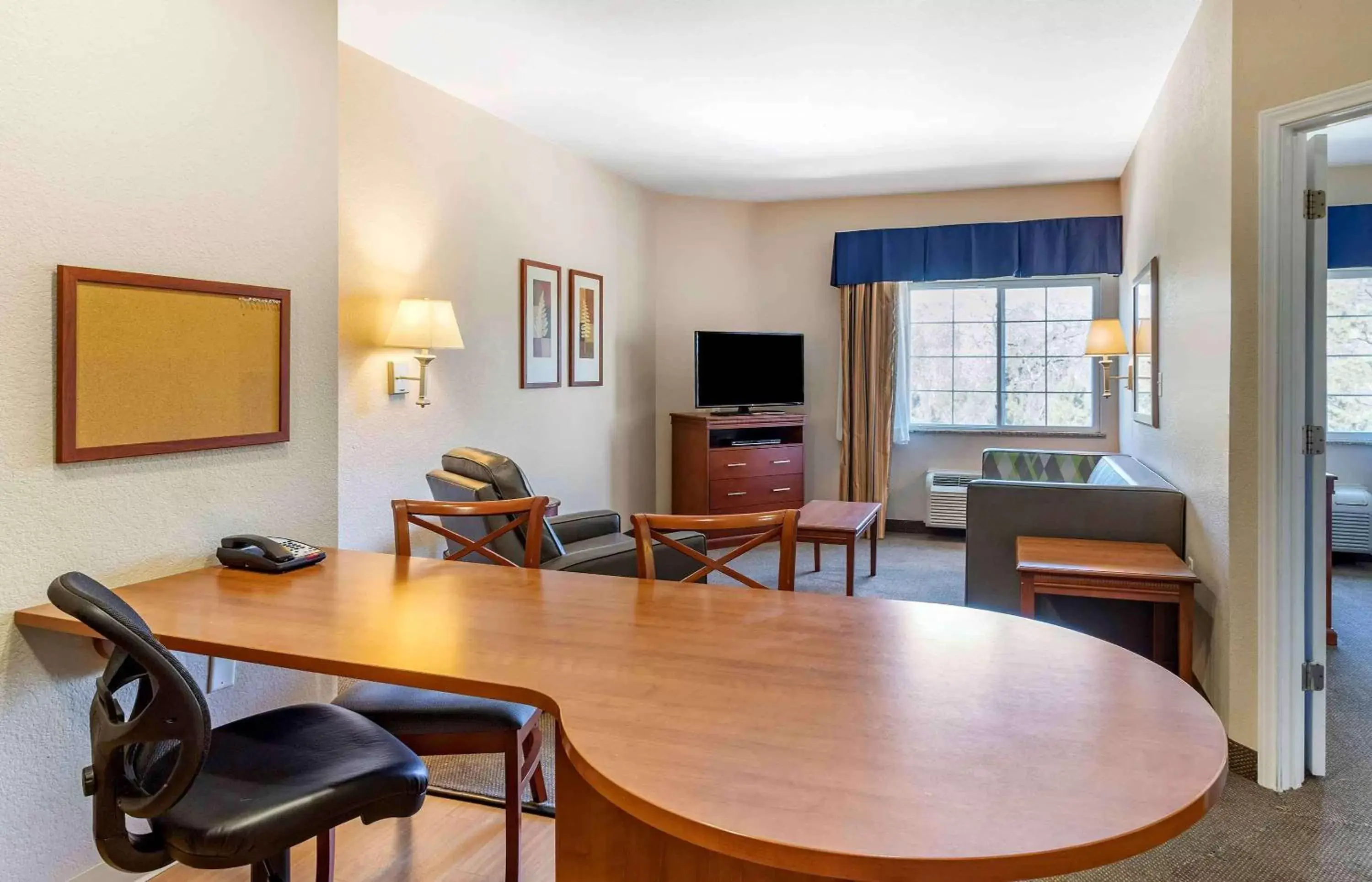 Bedroom in Extended Stay America Suites - Houston - Kingwood