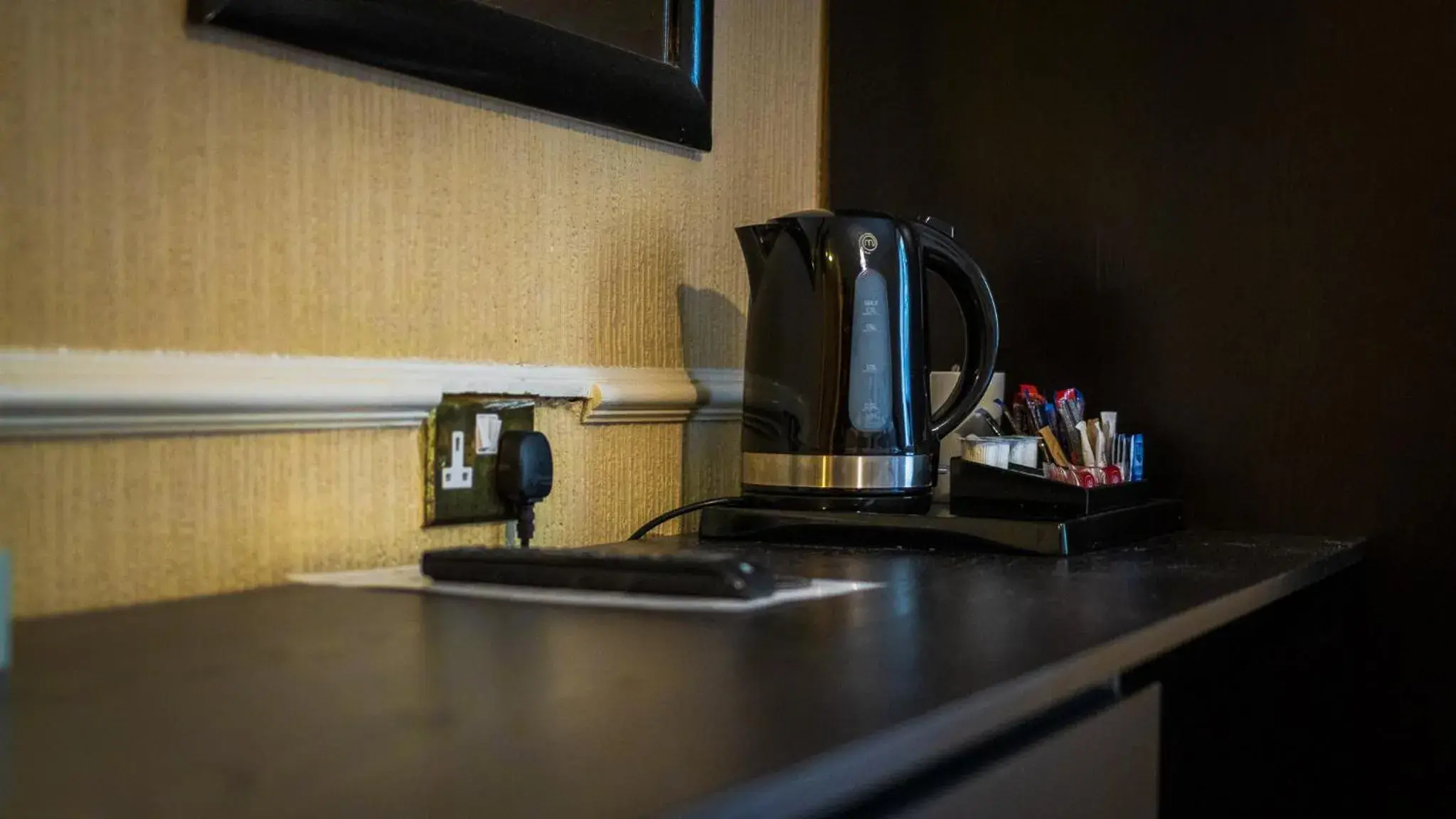 Coffee/Tea Facilities in Bowes Incline Hotel
