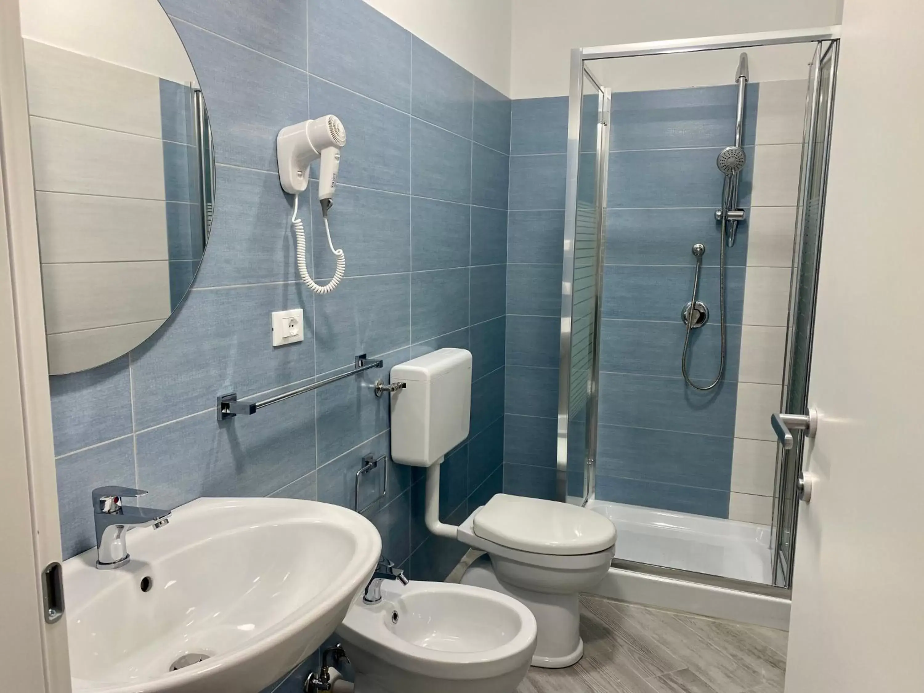 Triple Room in Sperlonga Center Holiday Triple Room in Sperlonga Center Holiday