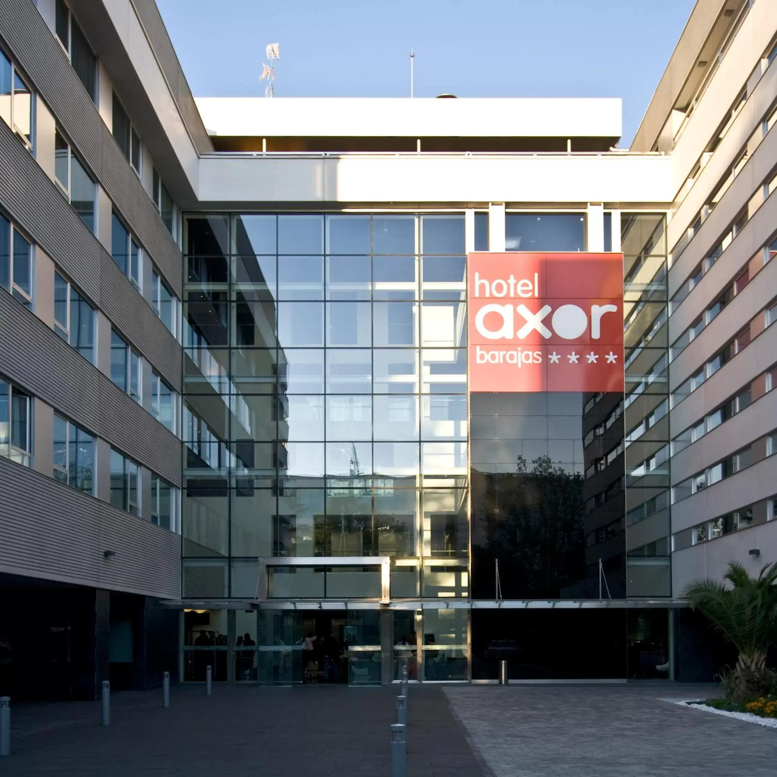 Facade/entrance in Axor Barajas Facade/entrance in Axor Barajas