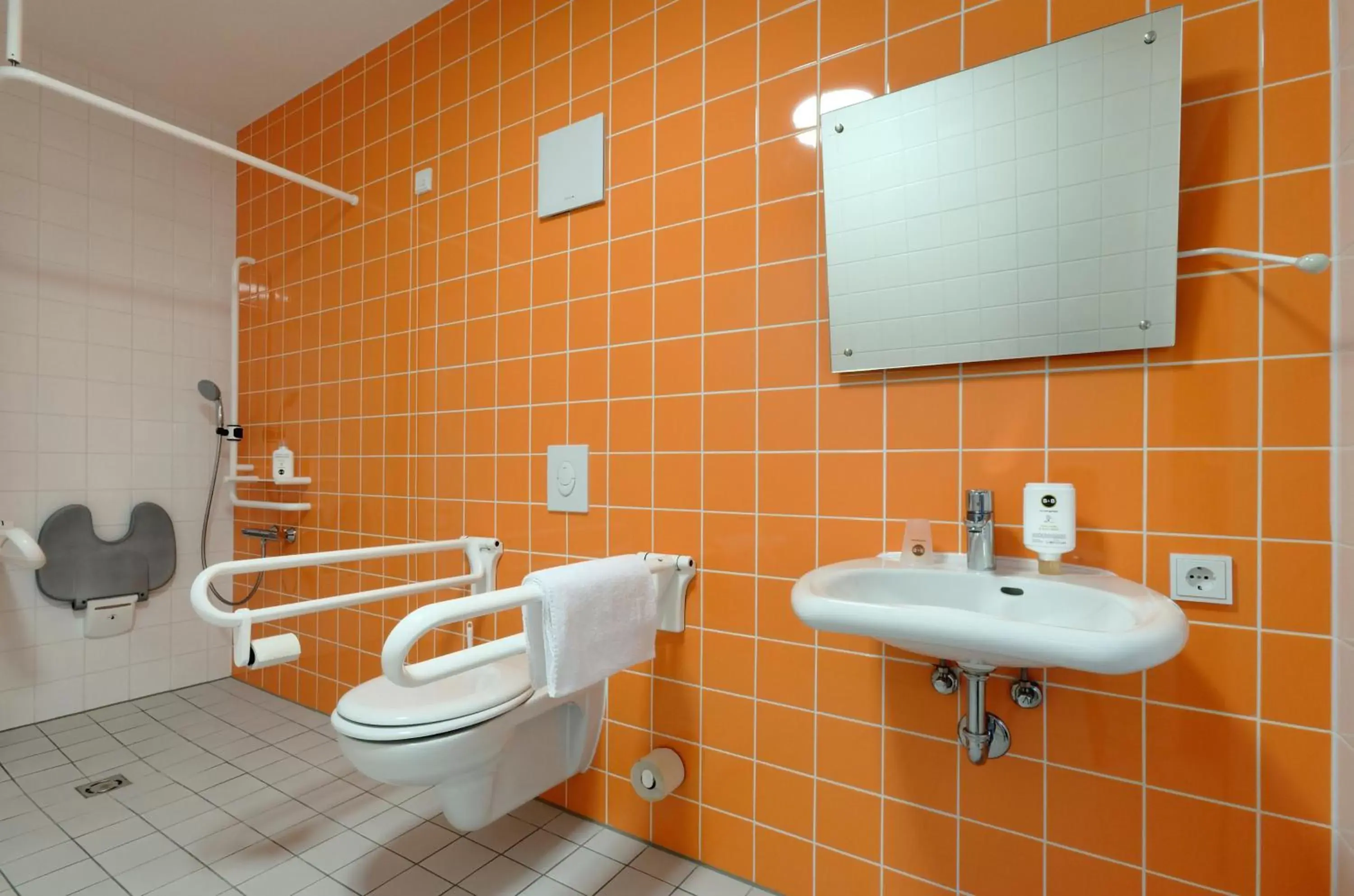 Bathroom in B&B Hotel Schweinfurt-Süd