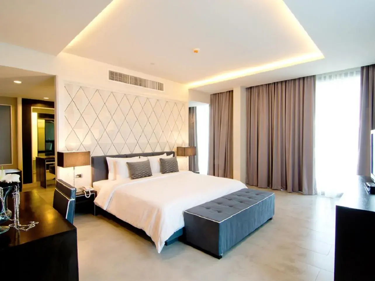 Bedroom, Bed in Way Hotel Pattaya