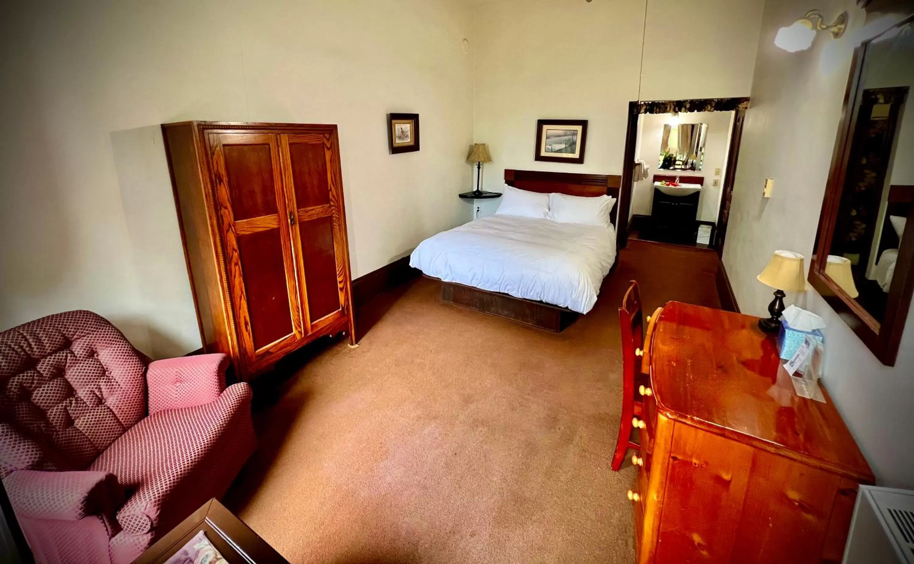 Bed in The Monarch Hotel