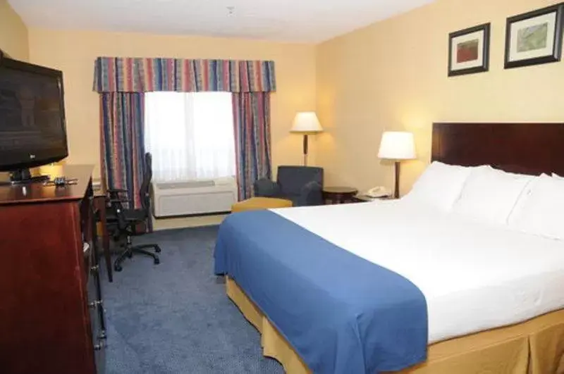 Day, Bed in Holiday Inn Express Stephens City, an IHG Hotel