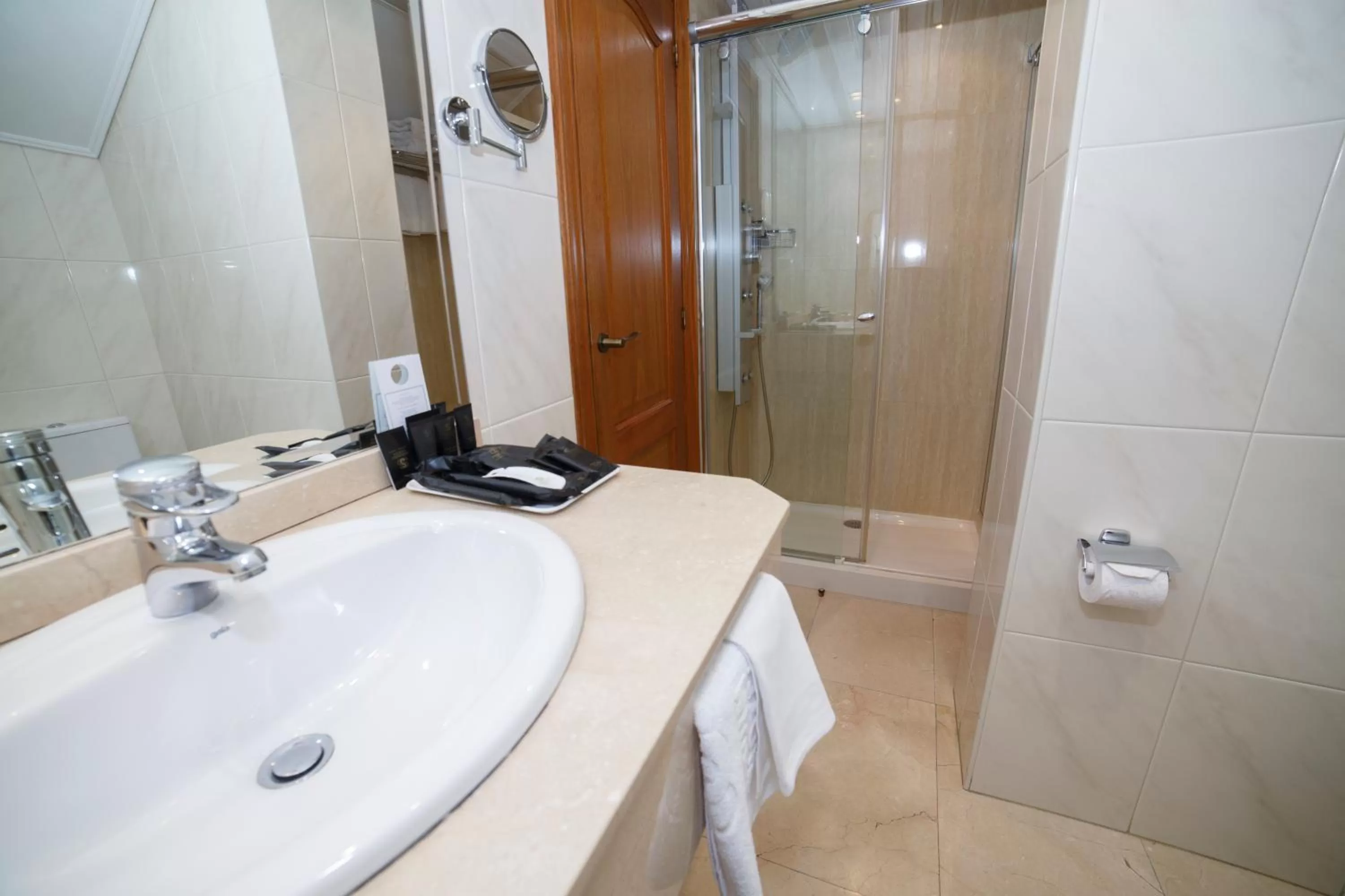 Bathroom in Hotel Hoyuela