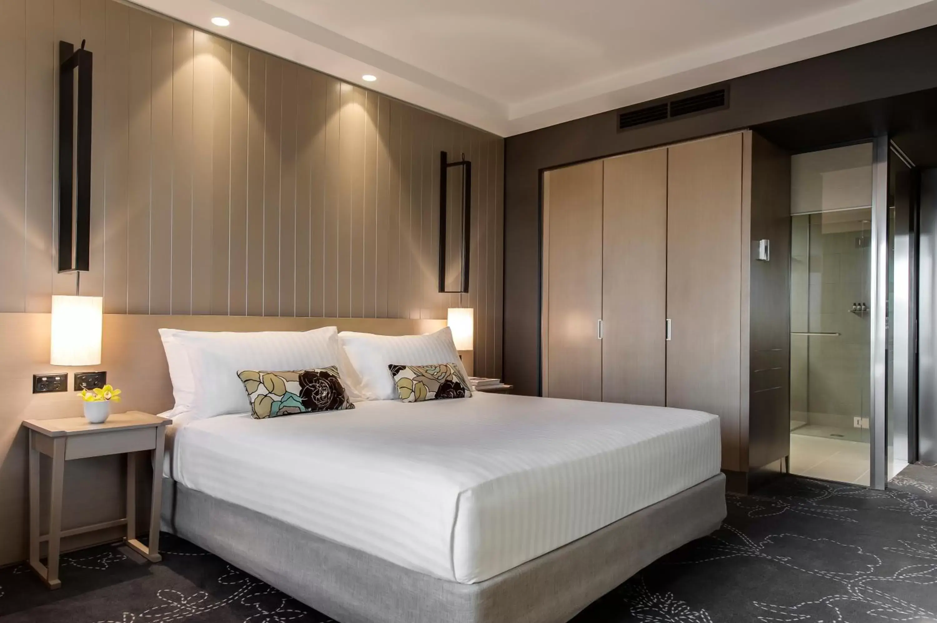 Bedroom, Bed in PARKROYAL Darling Harbour, Sydney