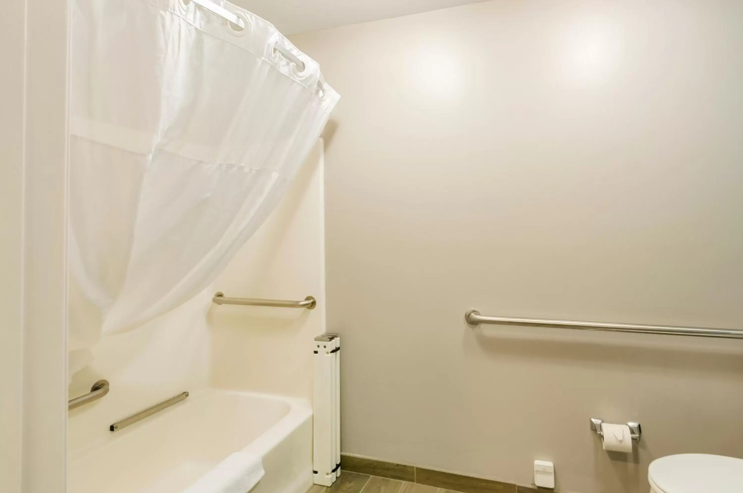 Double Room with Two Double Beds - Accessible/Non-Smoking in Quality Inn Harrisonburg I-81