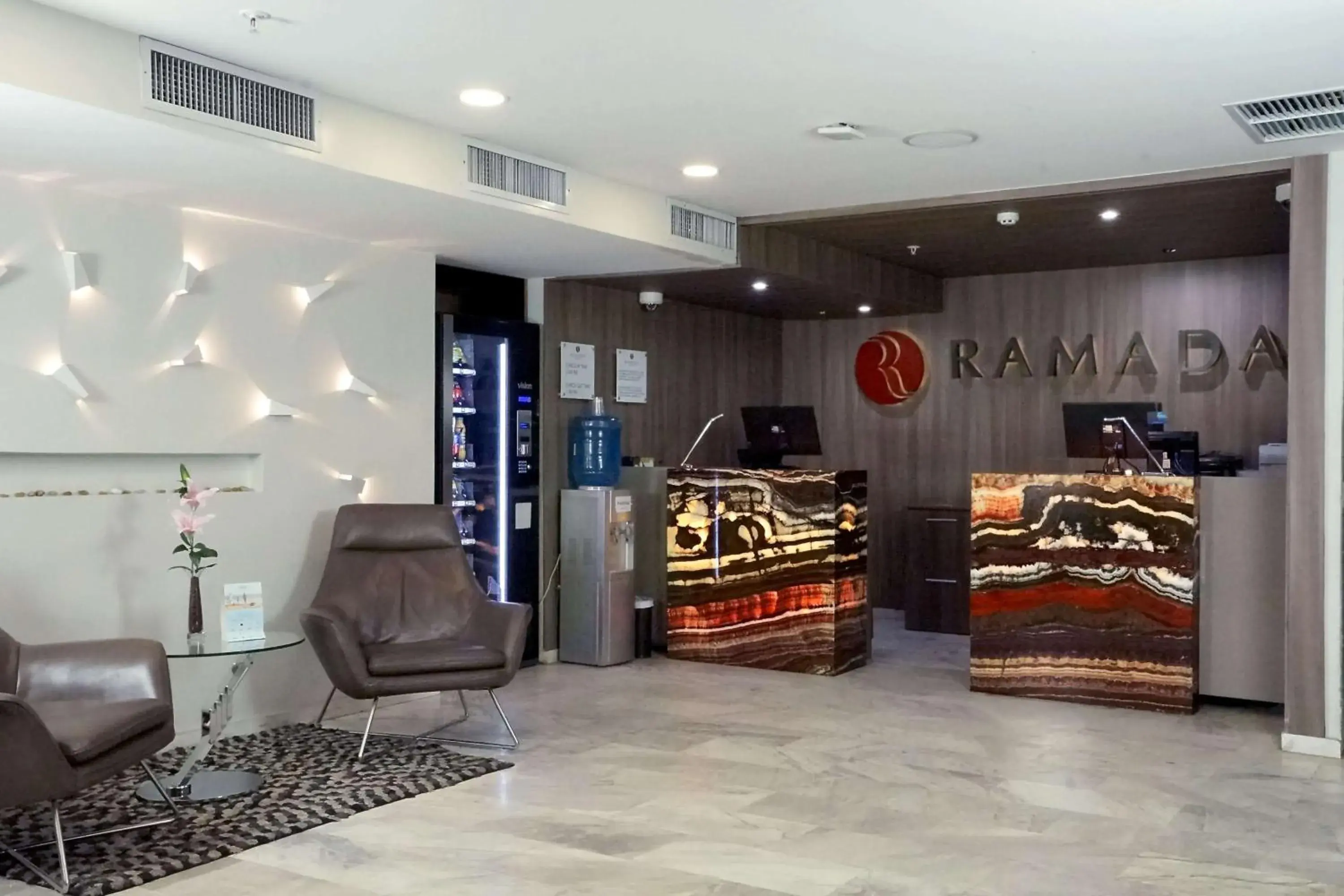 Lobby or reception in Ramada Panama Centro via Argentina