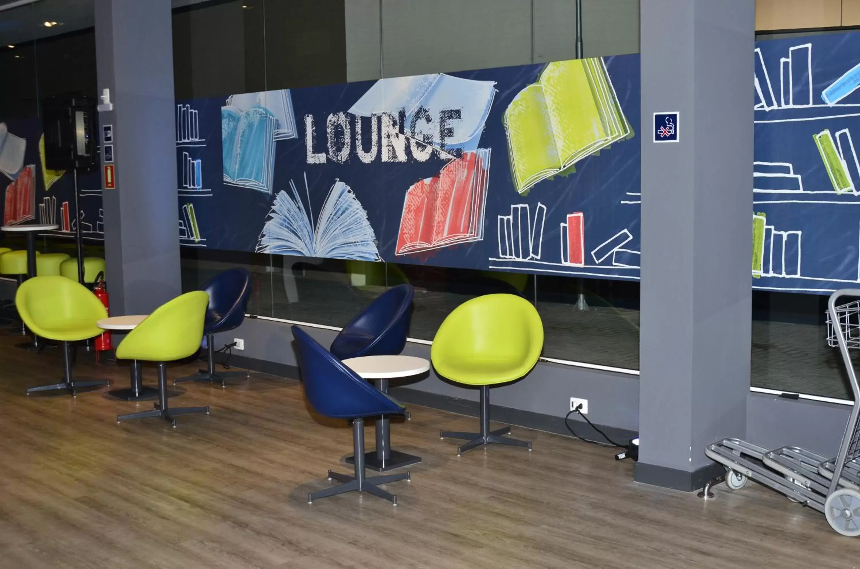 Lounge or bar in ibis budget Curitiba Aeroporto