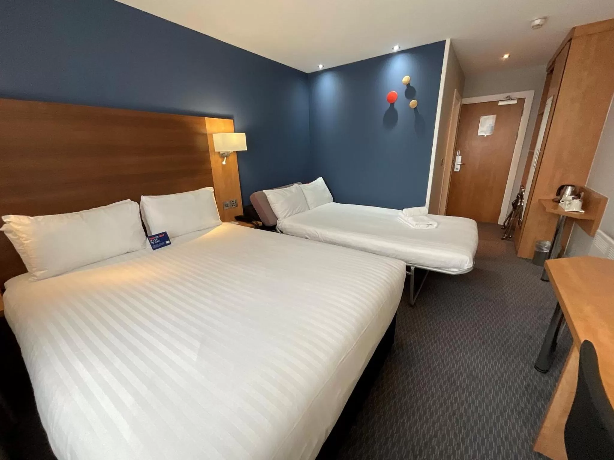 Photo of the whole room, Bed in Holiday Inn Express Nuneaton by IHG