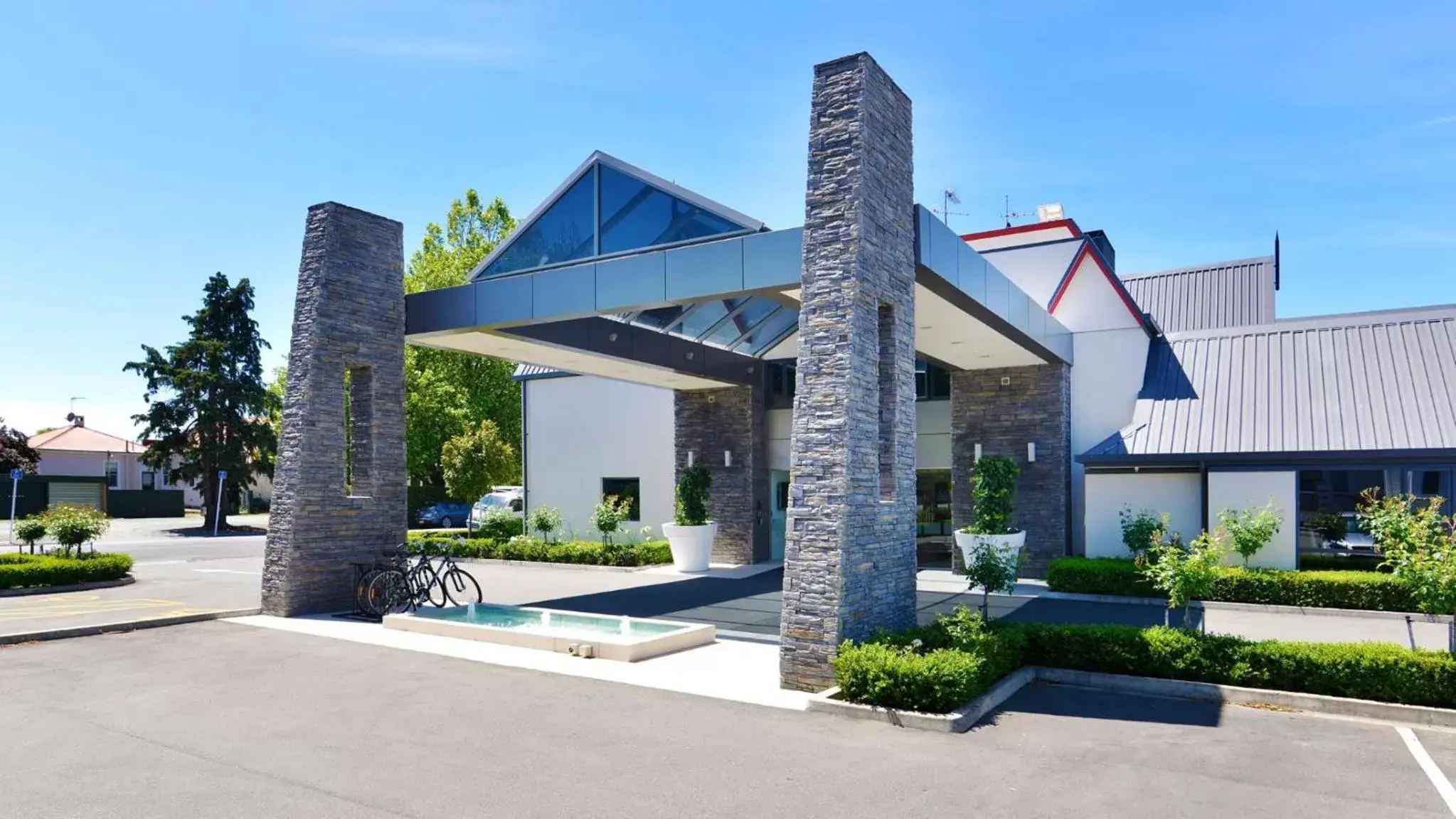 Facade/entrance in Carnmore Chateau Marlborough Facade/entrance in Carnmore Chateau Marlborough