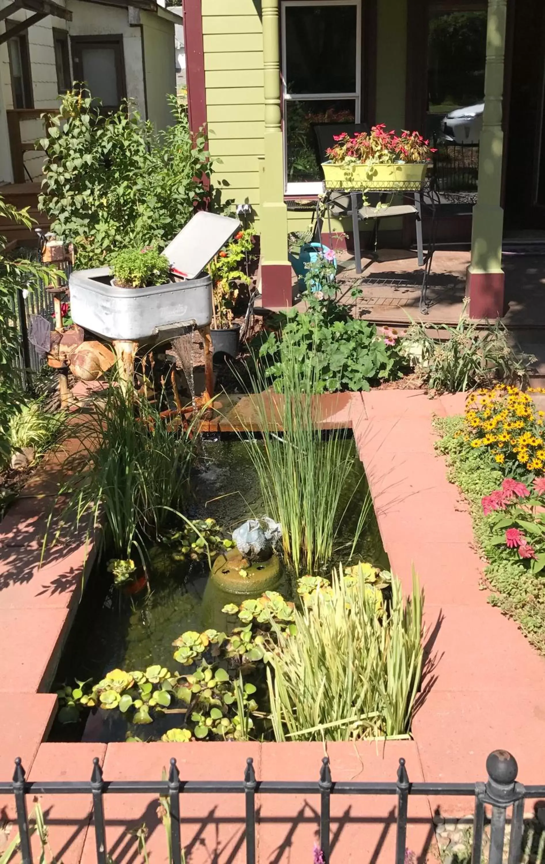 Patio in Downtown B&B with Jacuzzi