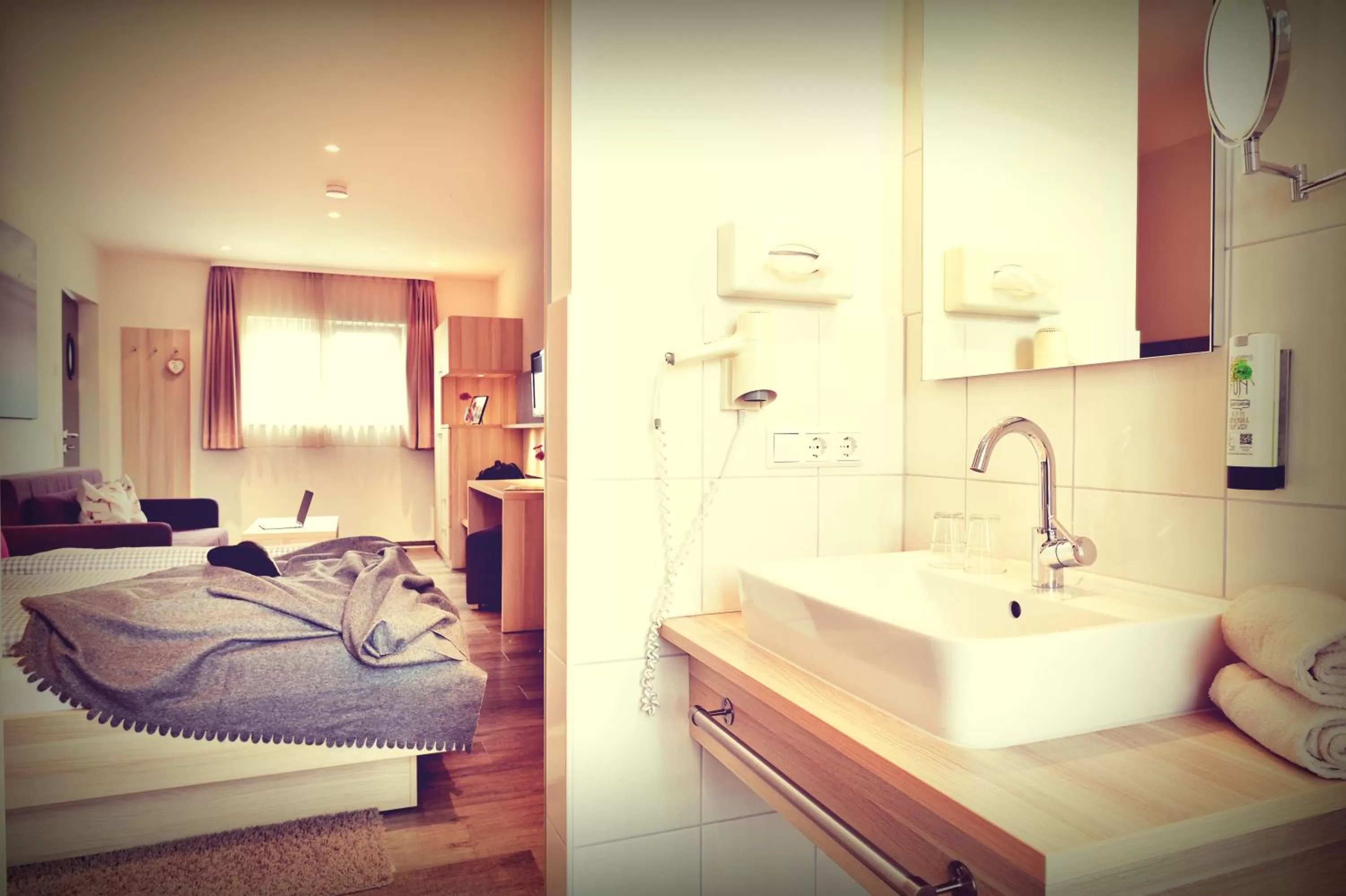 Bathroom, Bed in Hotel Nagel