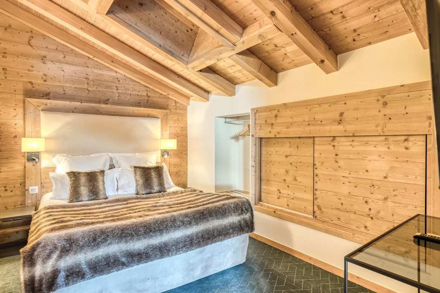 Photo of the whole room, Bed in Les Loges Blanches Megève