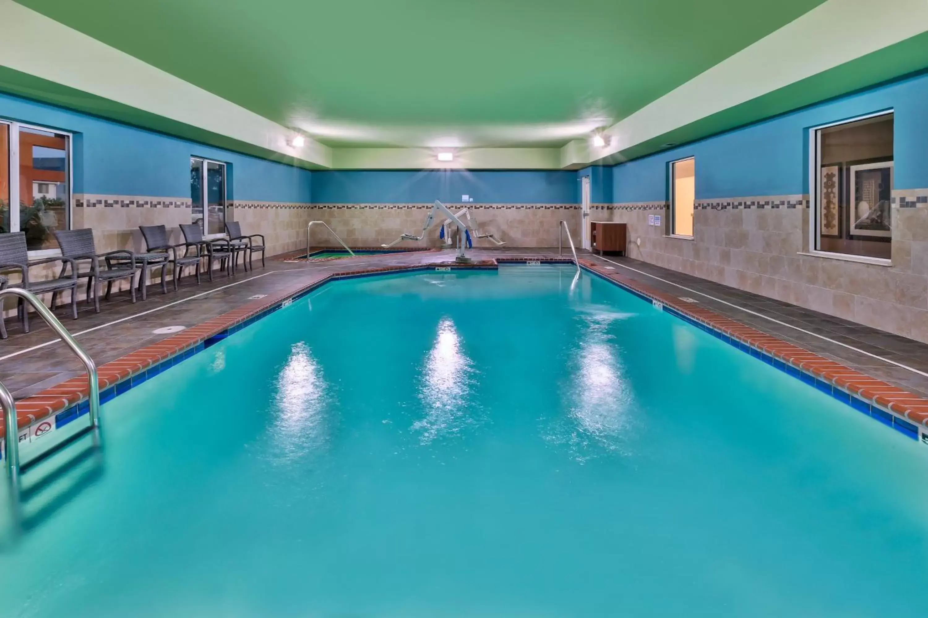 Swimming pool in Holiday Inn Express & Suites - Effingham by IHG Swimming pool in Holiday Inn Express & Suites - Effingham by IHG