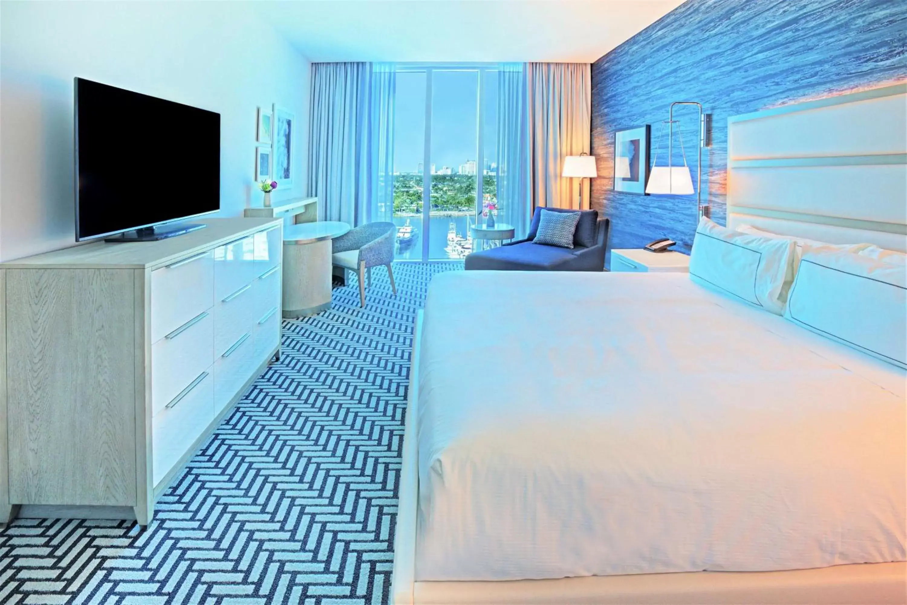 Bed, TV/Entertainment Center in Hotel Maren Fort Lauderdale Beach, Curio Collection By Hilton
