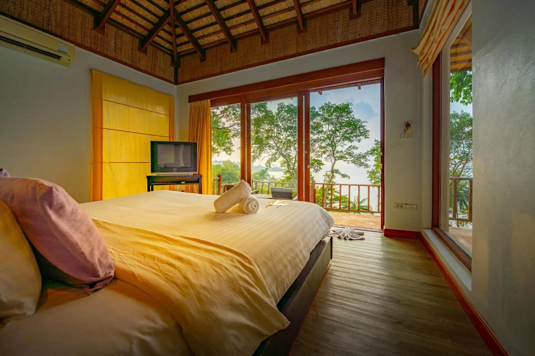 Bed in Siam Bay Resort
